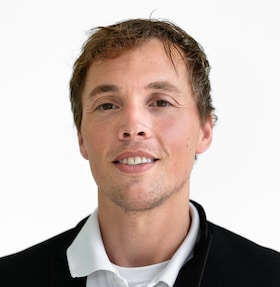 Staff member Scott Thompson from ID_473dffb357ab