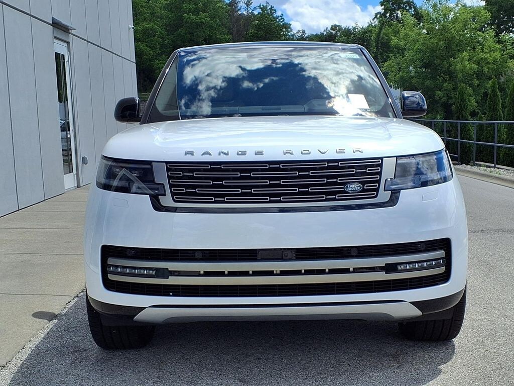 New 2026 Land Rover Range Rover SE LWB 7-Seats / V8 SUV