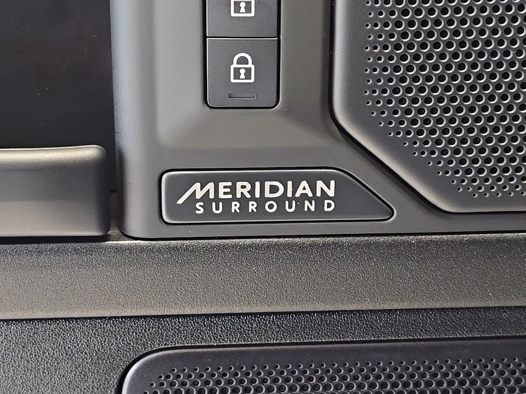 2026 Land Rover Defender OCTA - Photo 12