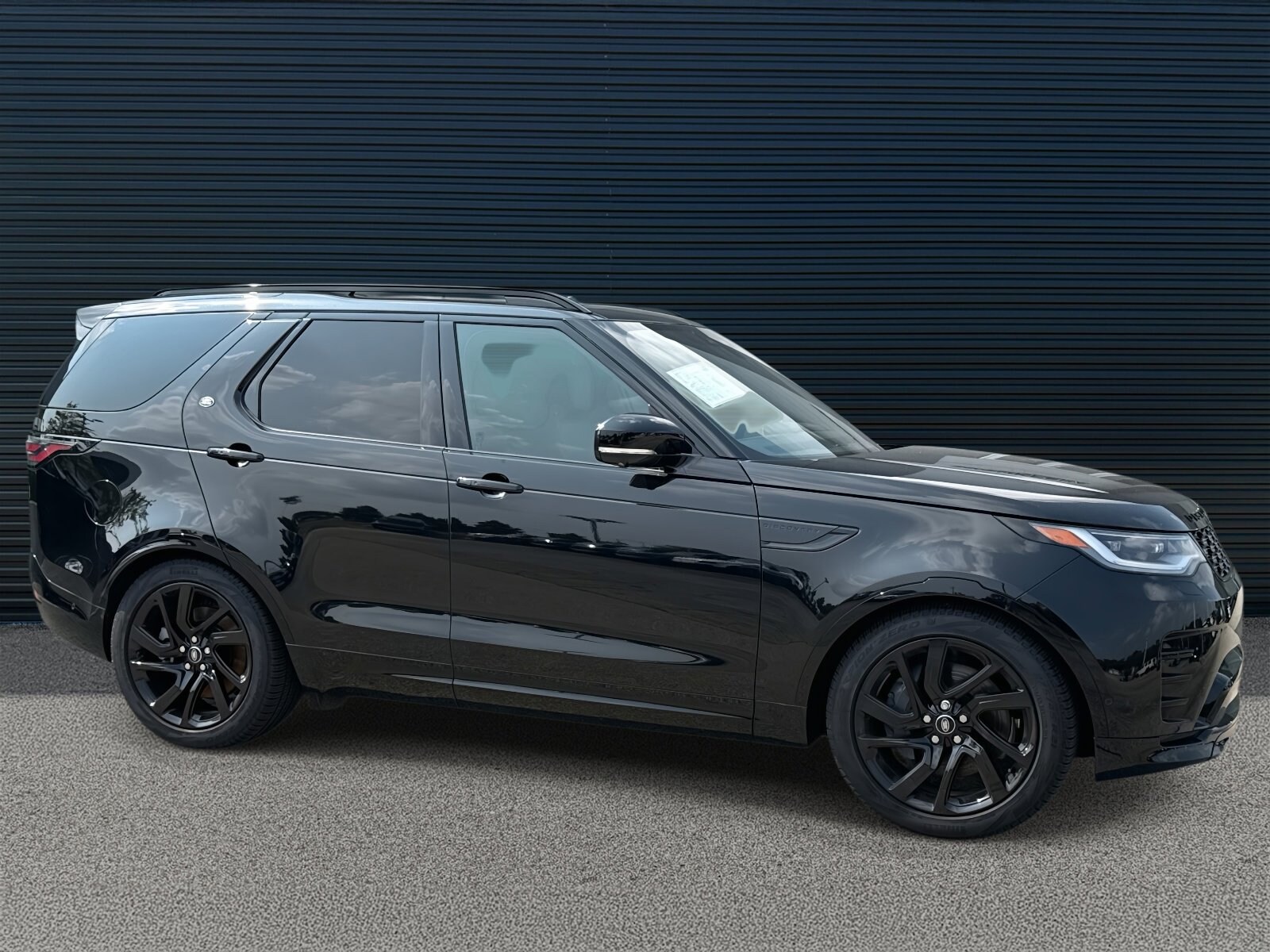 2024 Land Rover Discovery SE photo 3