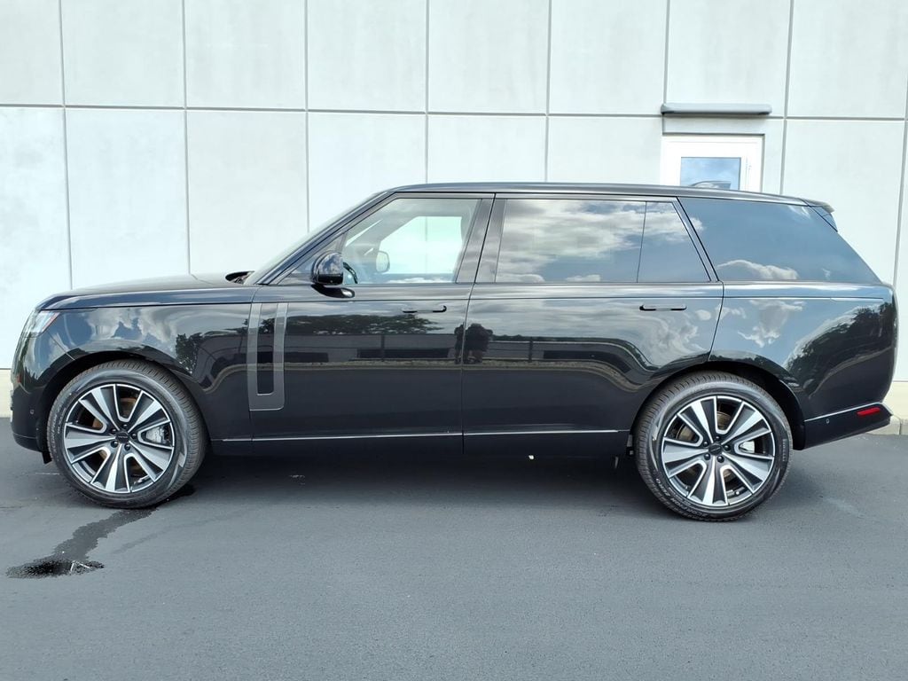 New 2026 Land Rover Range Rover SE LWB 7-Seats / V8 SUV