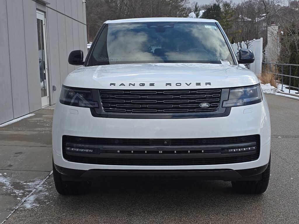 New 2025 Land Rover Range Rover SE SUV