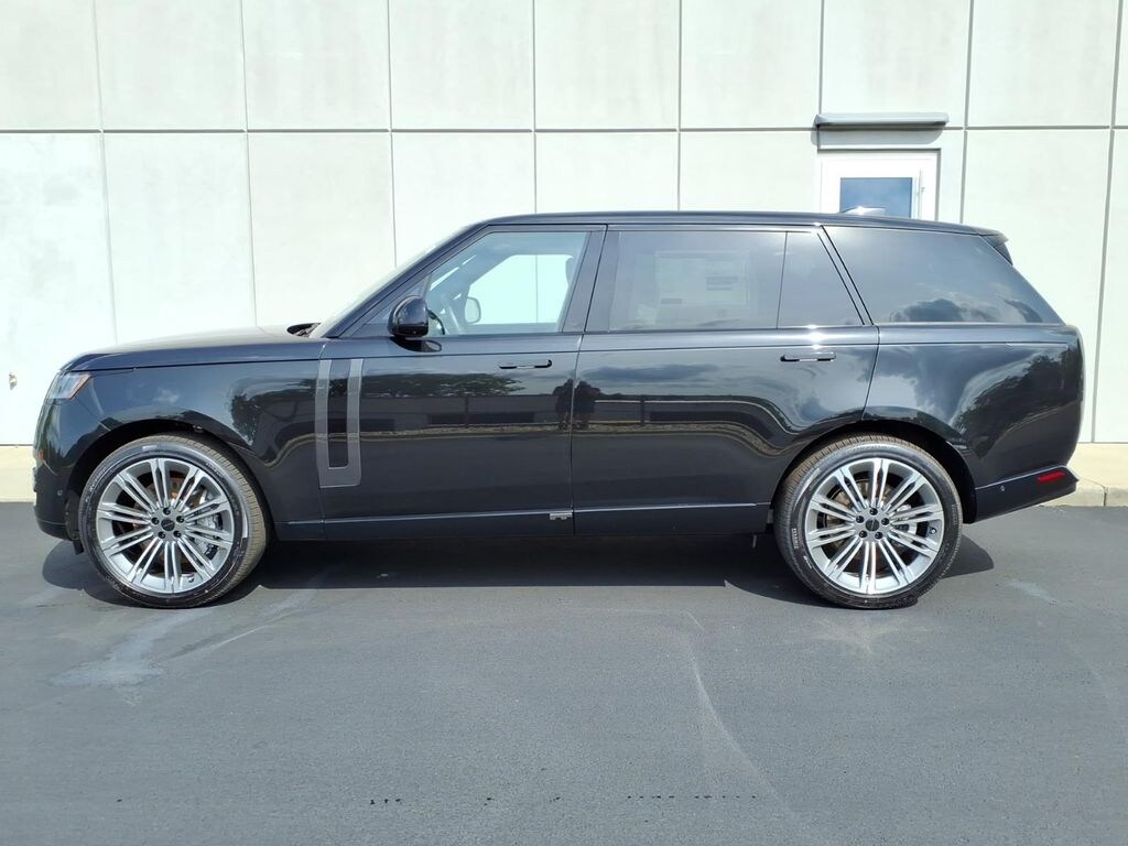 New 2026 Land Rover Range Rover SE LWB 7-Seats / V8 SUV