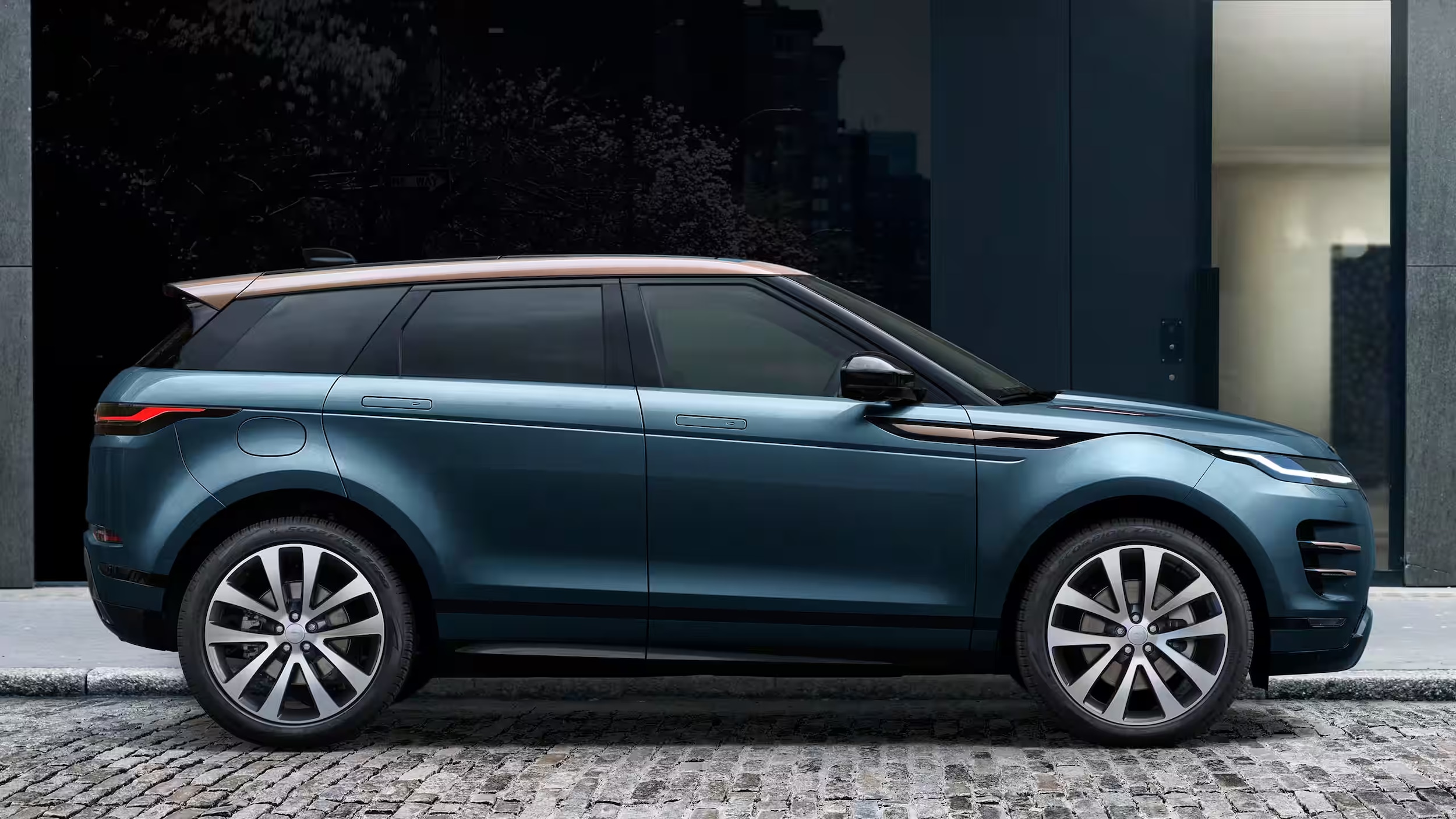 2024-range-rover-evoque-profile.png
