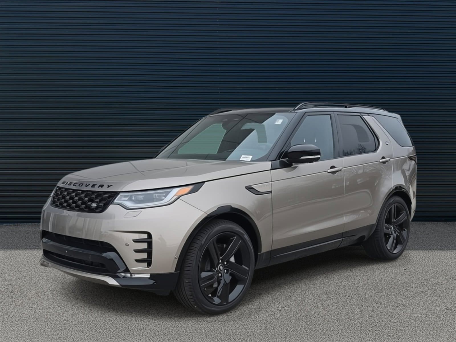 Lantau Bronze 2025 Land Rover Discovery P300 Dynamic SE AWD SUV / Crossover All-Wheel Drive 8-Speed Automatic