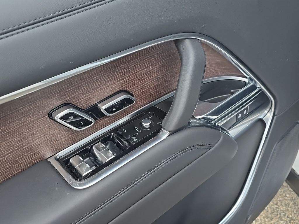 2025 Land Rover Range Rover SE - Photo 10