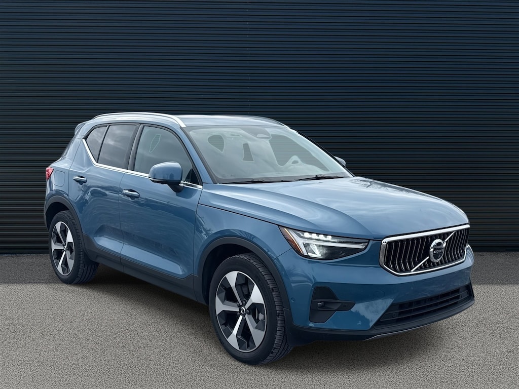 Used 2025 Volvo XC40 Plus Bright Theme SUV