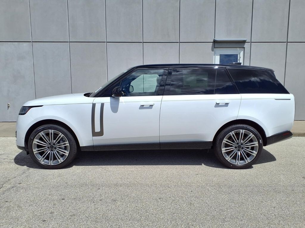 New 2026 Land Rover Range Rover SE LWB 7-Seats / V8 SUV