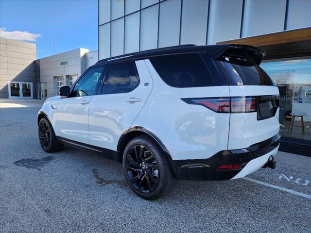 2024 Land Rover Discovery P300 Dynamic SE photo 3