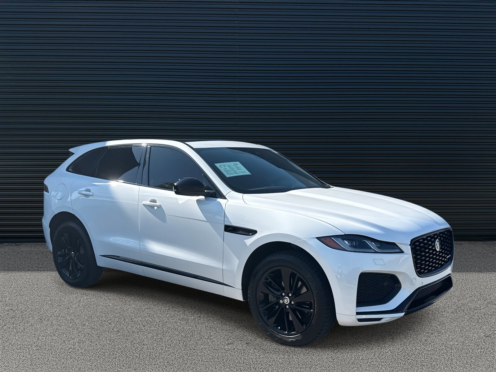 2024 Jaguar F-PACE P250 R-Dynamic S photo 3