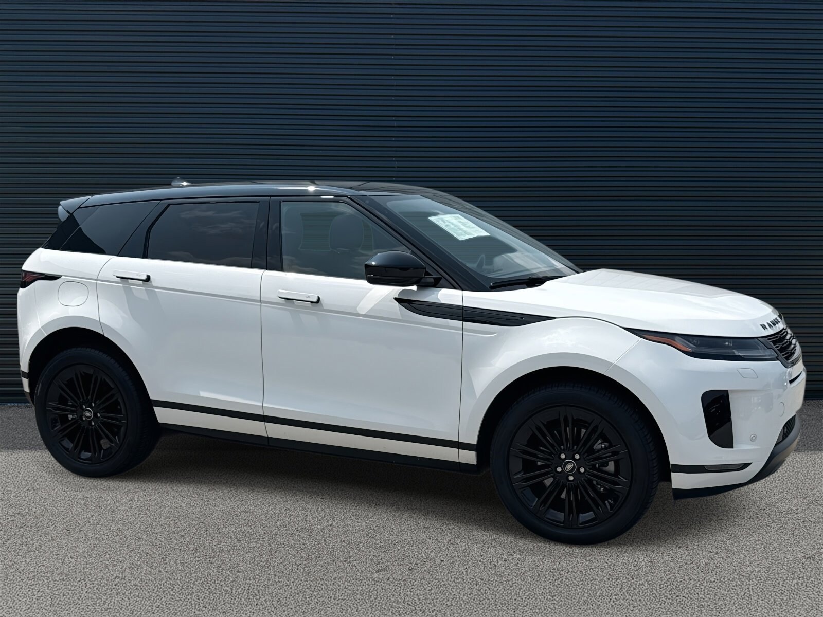 2025 Land Rover Range Rover Evoque S photo 3
