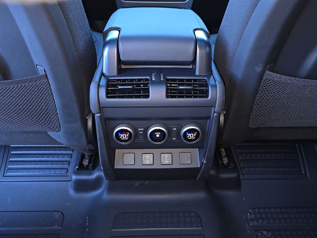2026 Land Rover Defender V8 - Photo 24