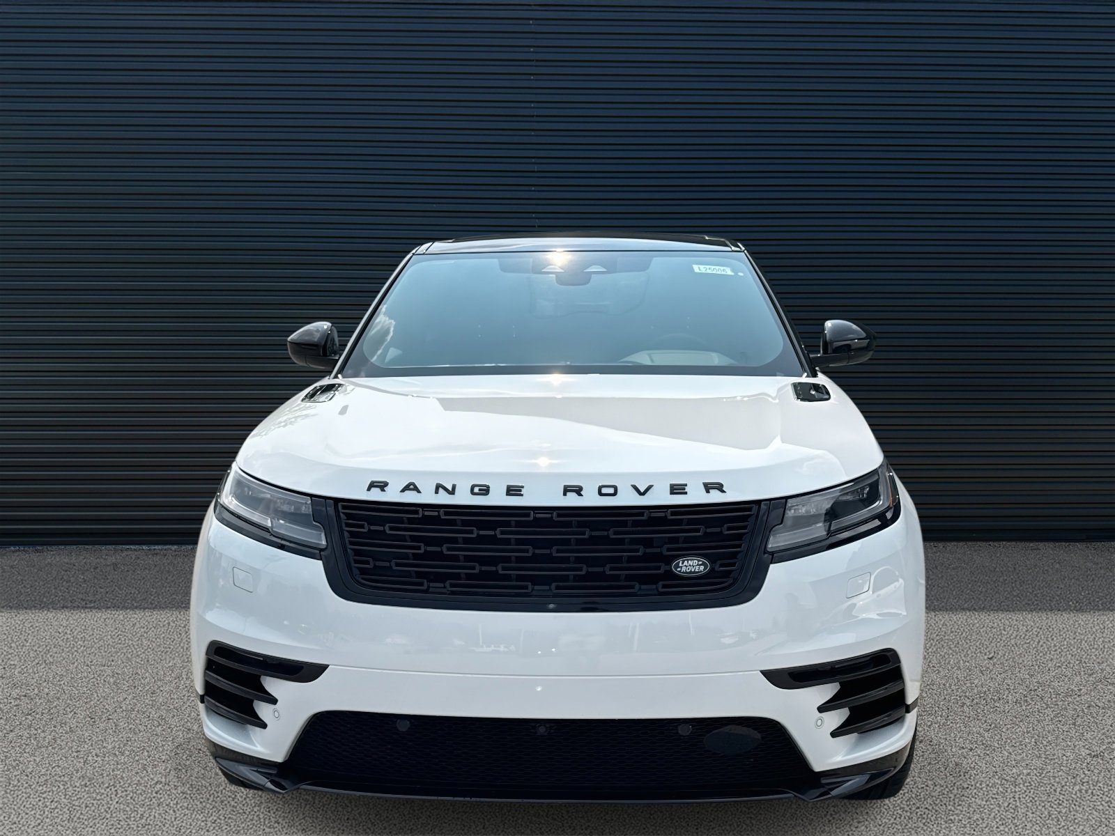 2025 Land Rover Range Rover Velar SE photo 2