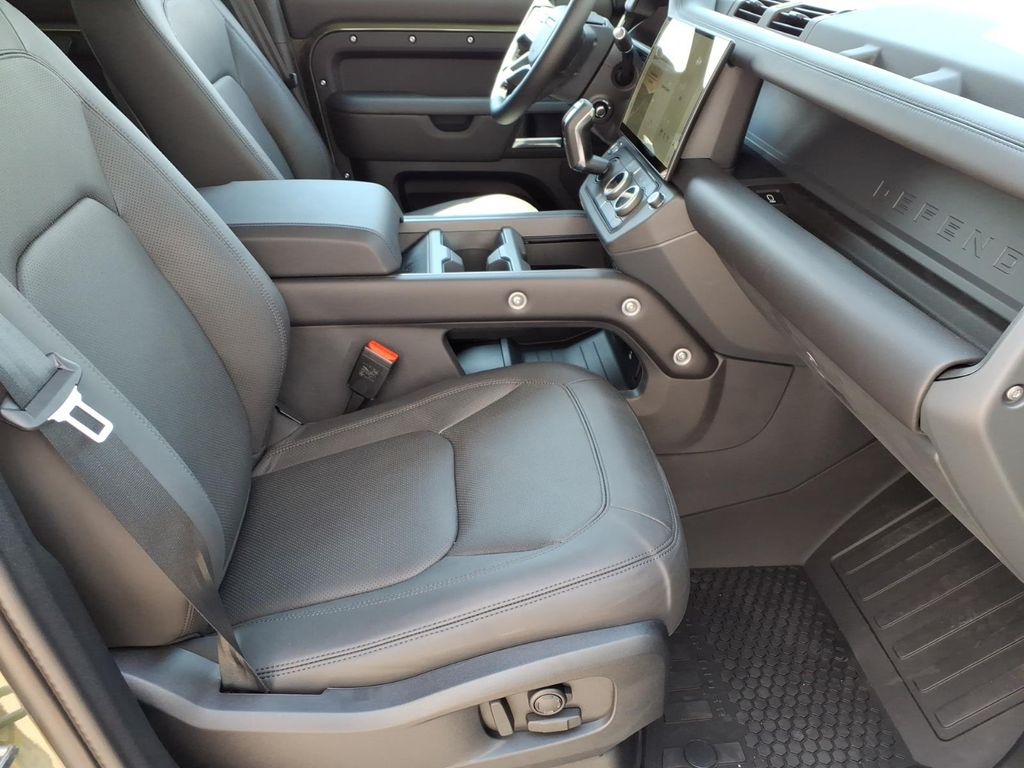 2026 Land Rover Defender S - Photo 7