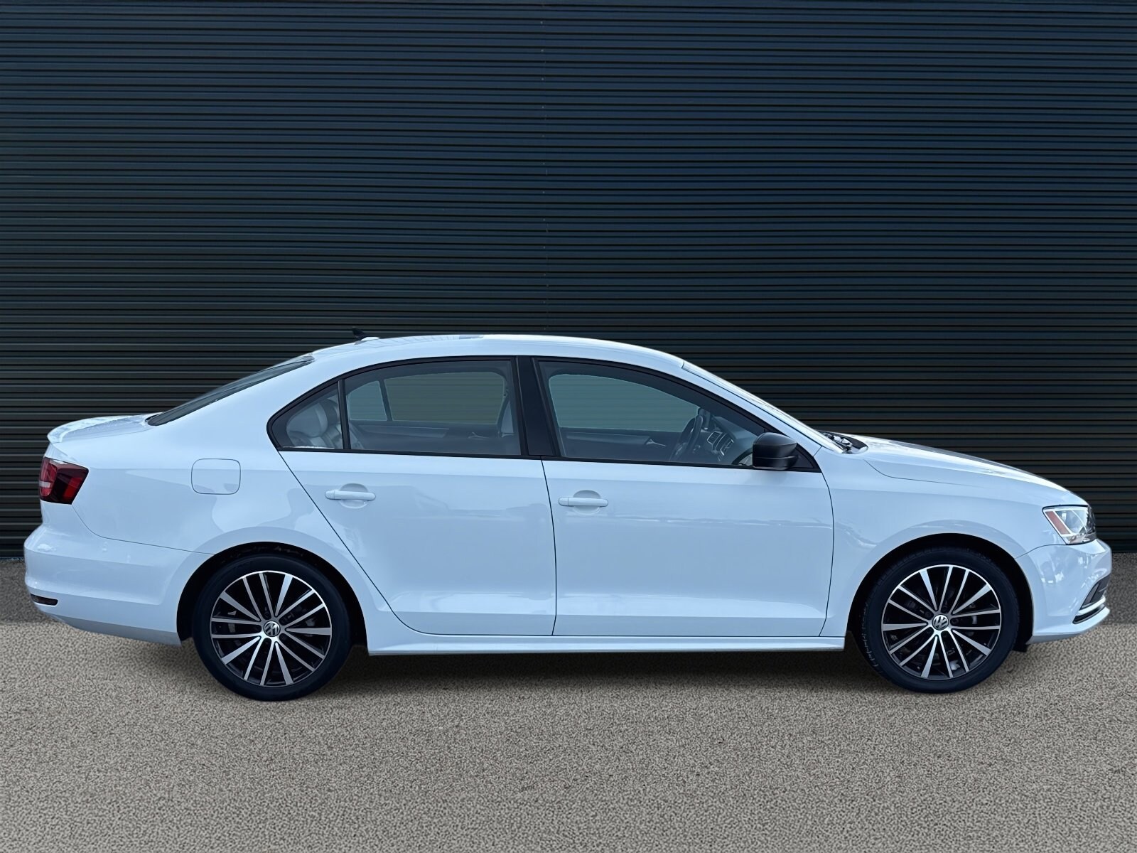 2016 Volkswagen Jetta 1.8T Sport photo 4
