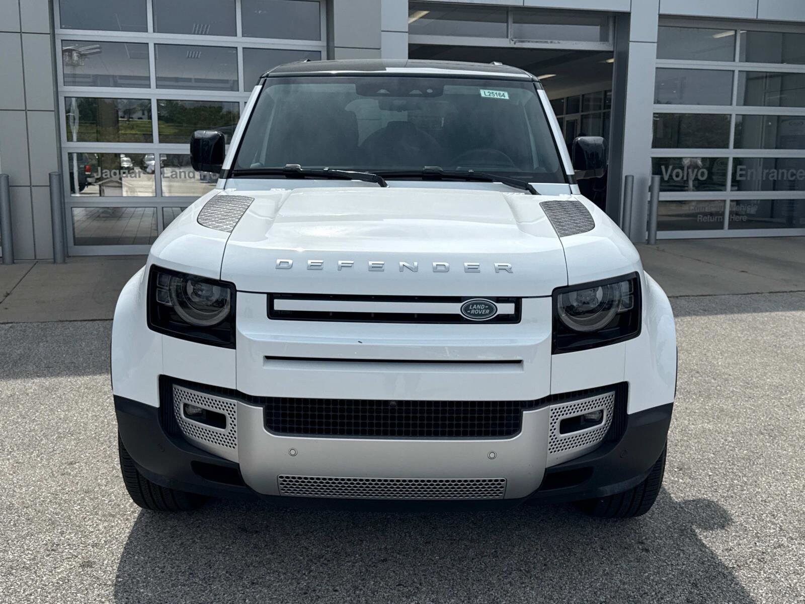 2025 Land Rover Defender 110 S photo 2