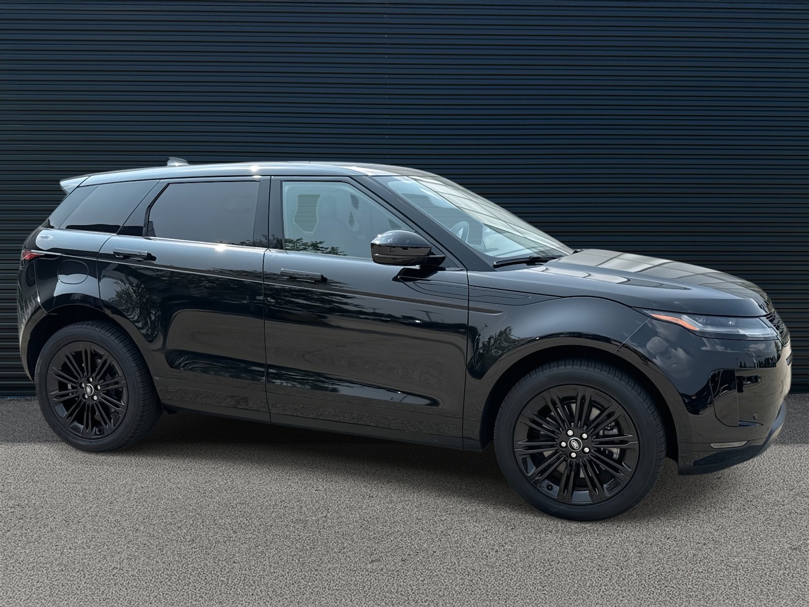 2024 Land Rover Range Rover Evoque S photo 3