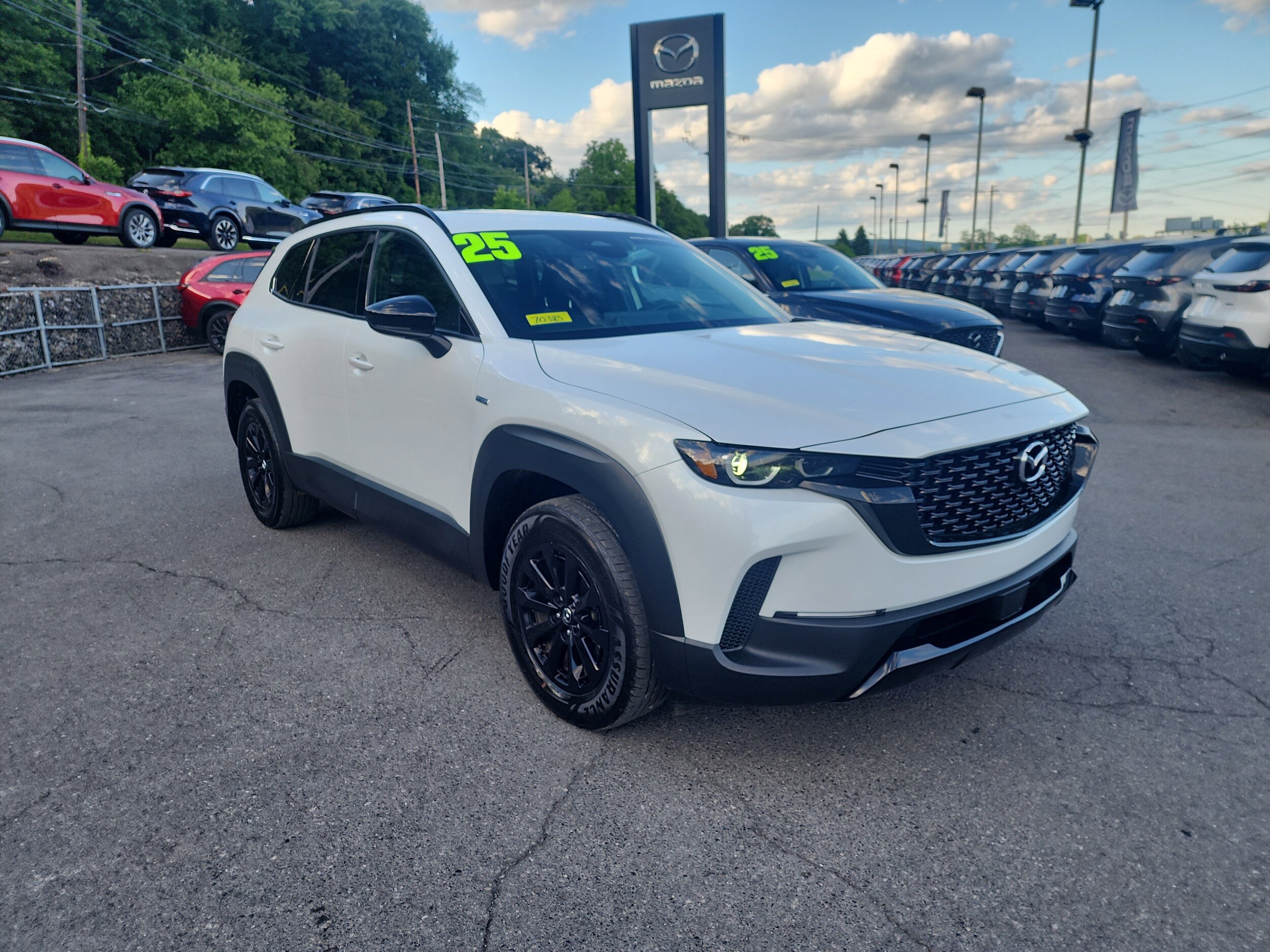 2025 Mazda CX-50 2.5 Hybrid Premium's photo