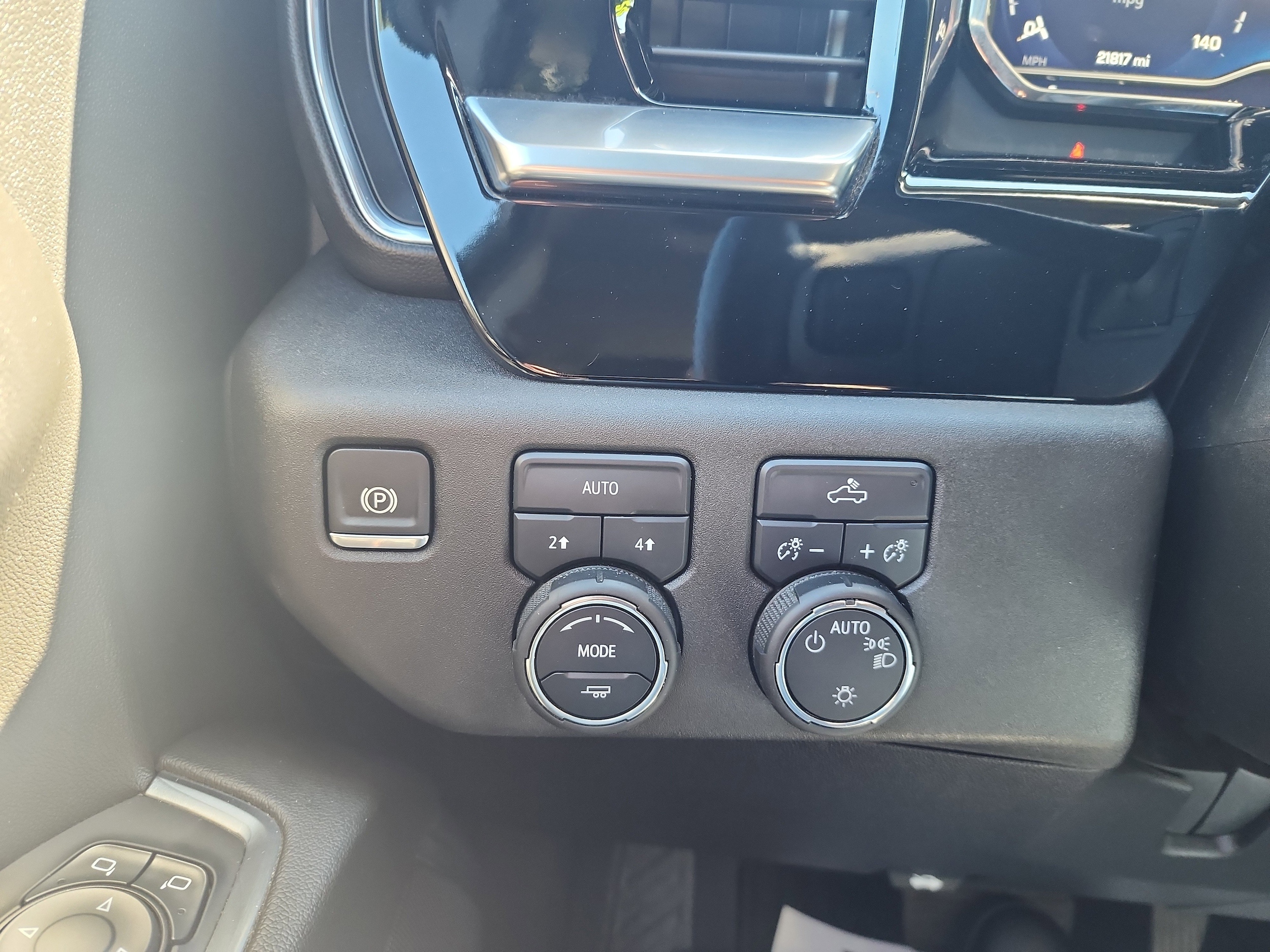 2024 Chevrolet Silverado 1500 LT - Photo 30