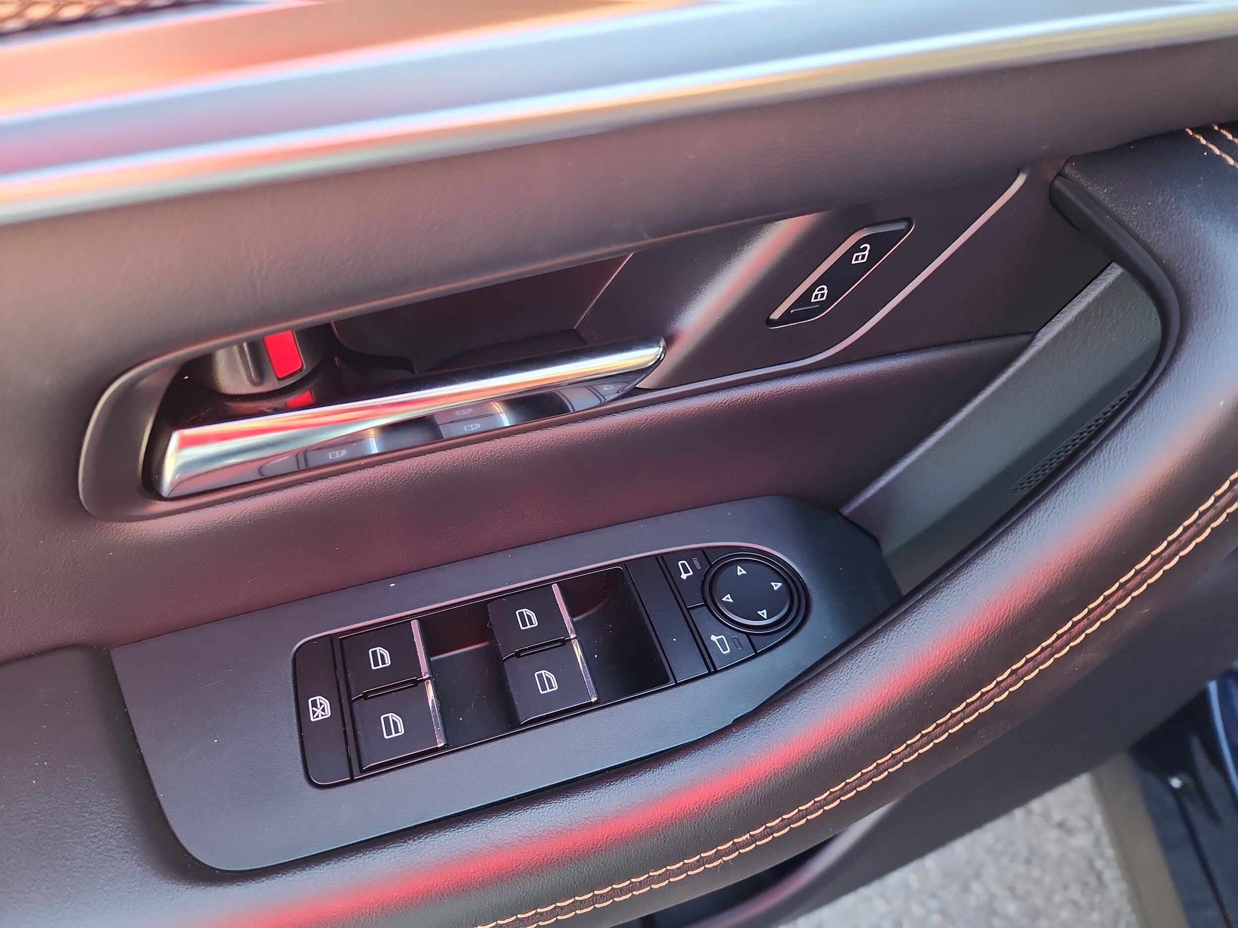 2024 Mazda CX-90 Premium Package - Photo 8