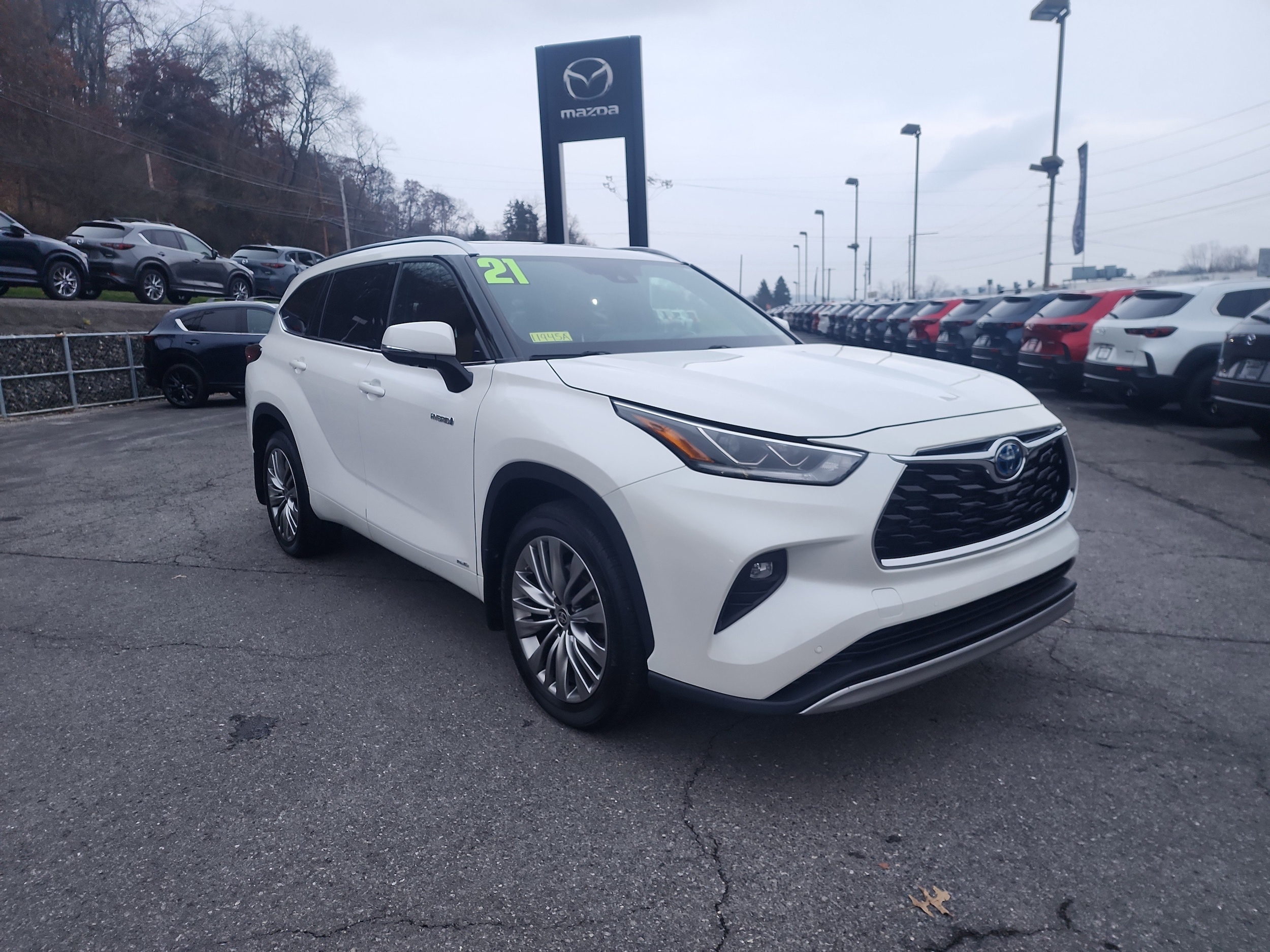 2021 Toyota Highlander Platinum's photo