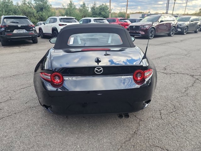 2025 Mazda MX-5 Miata Grand Touring - Photo 11