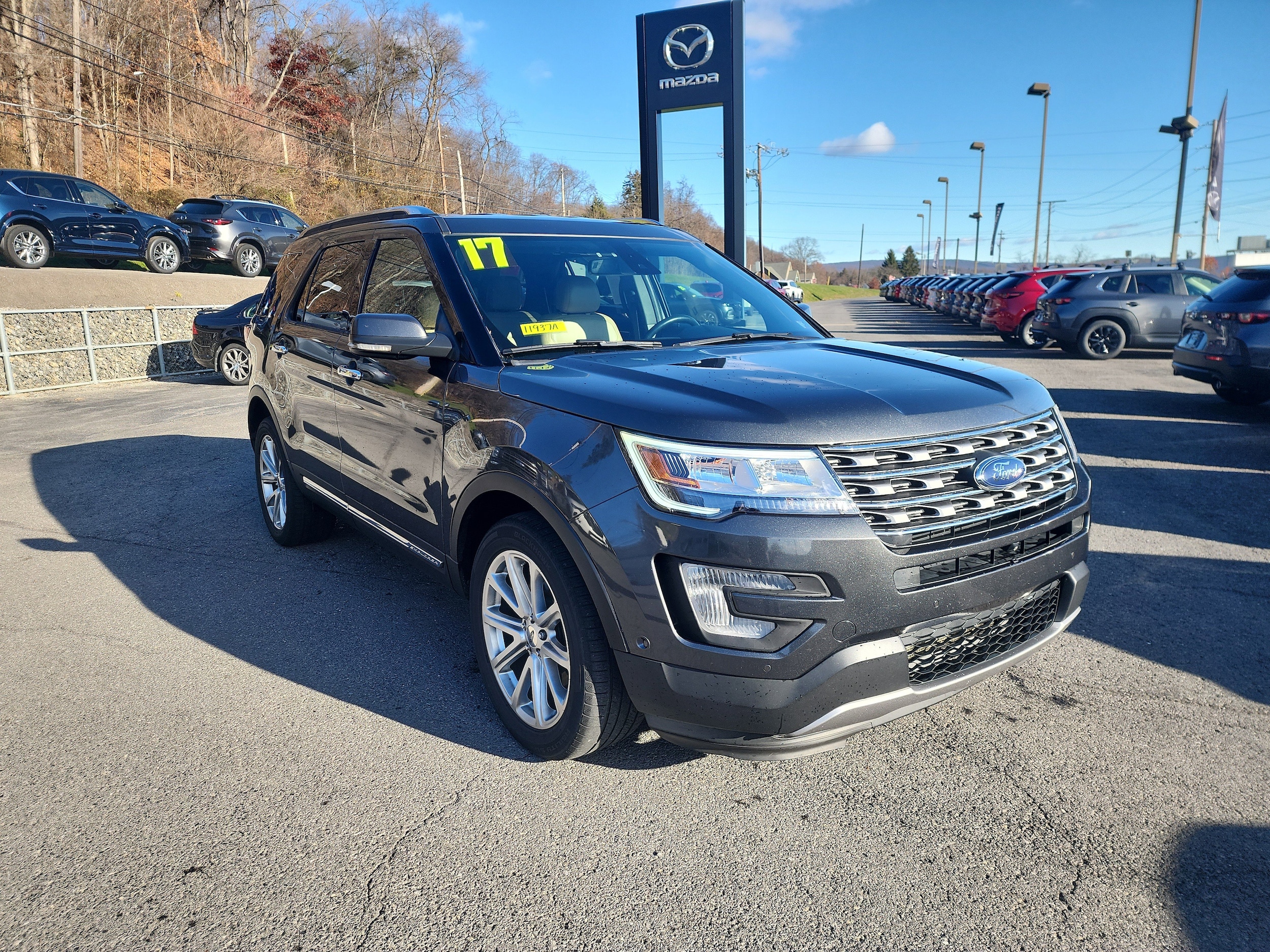 2017 Ford Explorer Limited's photo