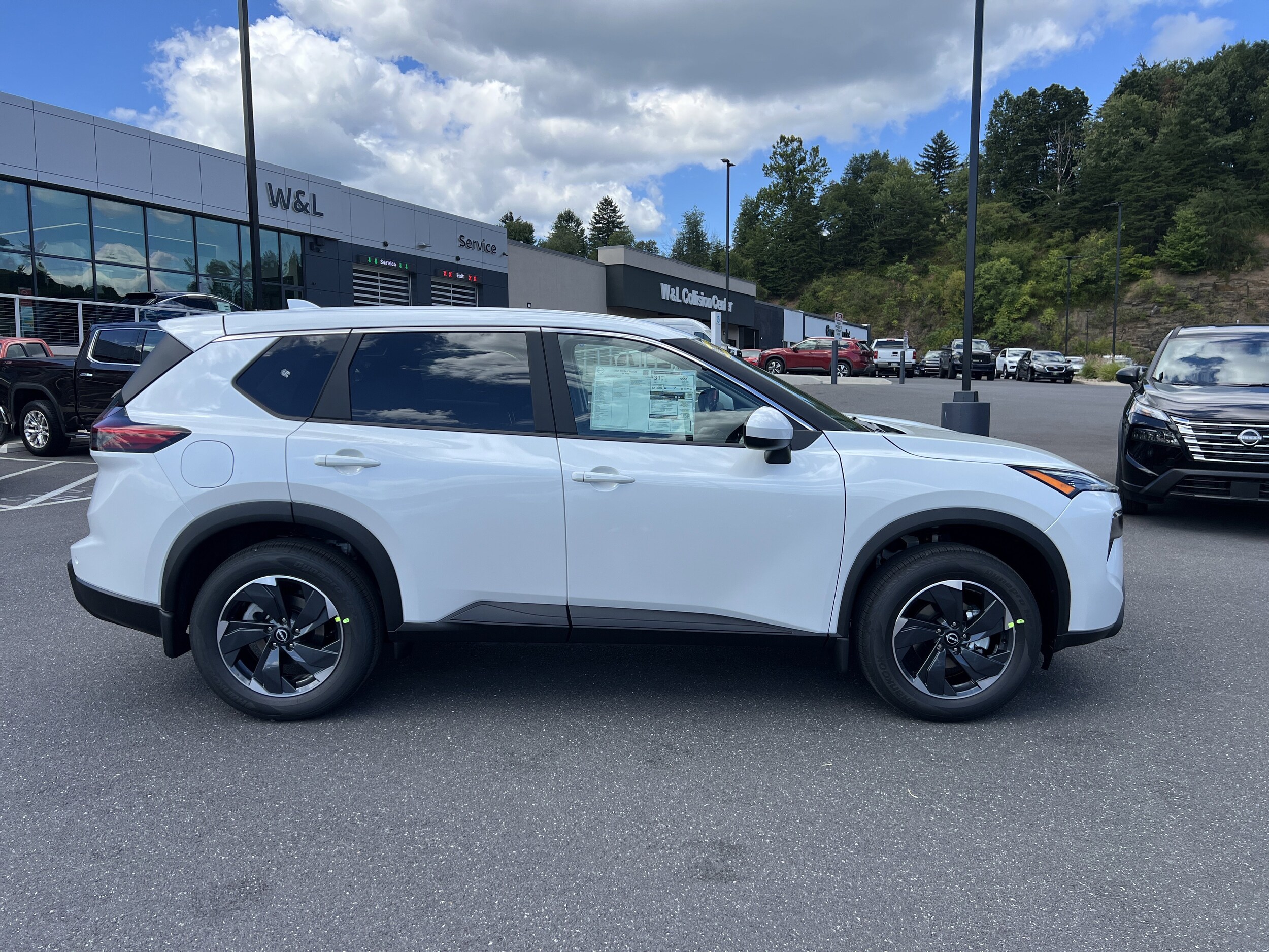 2026 Nissan Rogue SV photo 2
