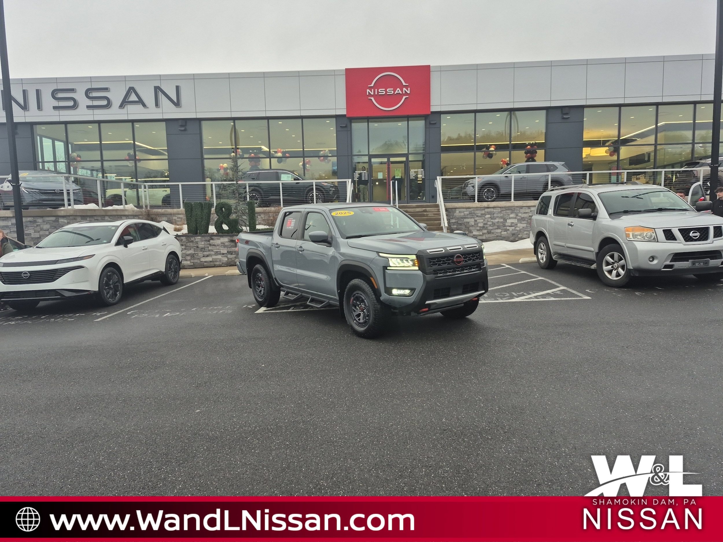 2025 Nissan Frontier PRO-4X Crew Cab 4X4's photo