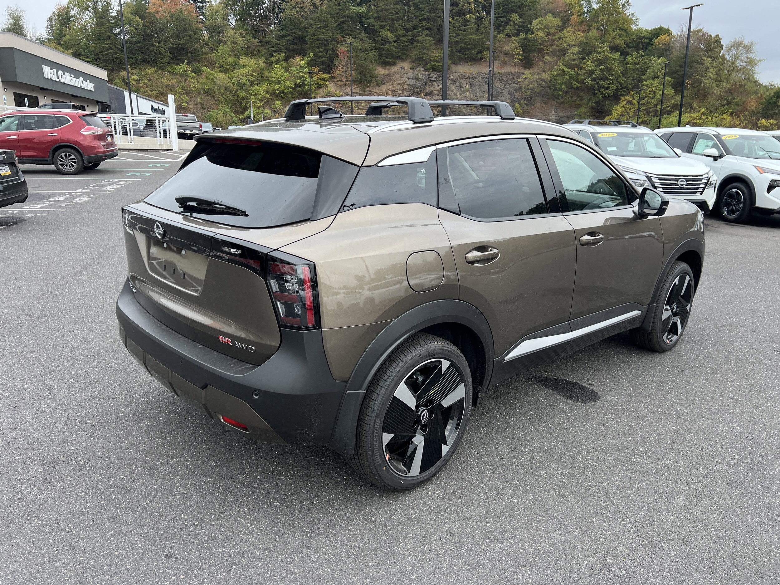 2026 Nissan Kicks SR photo 2