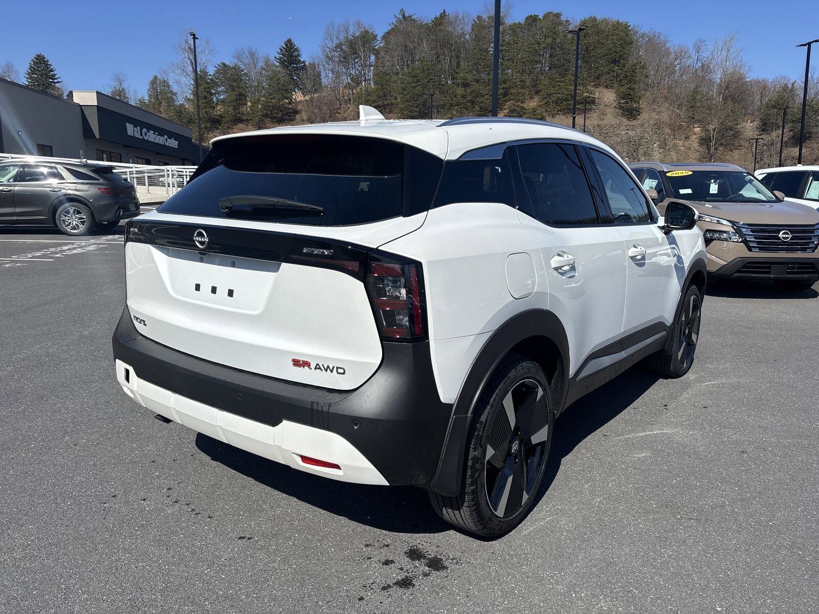 2025 Nissan Kicks SR photo 4