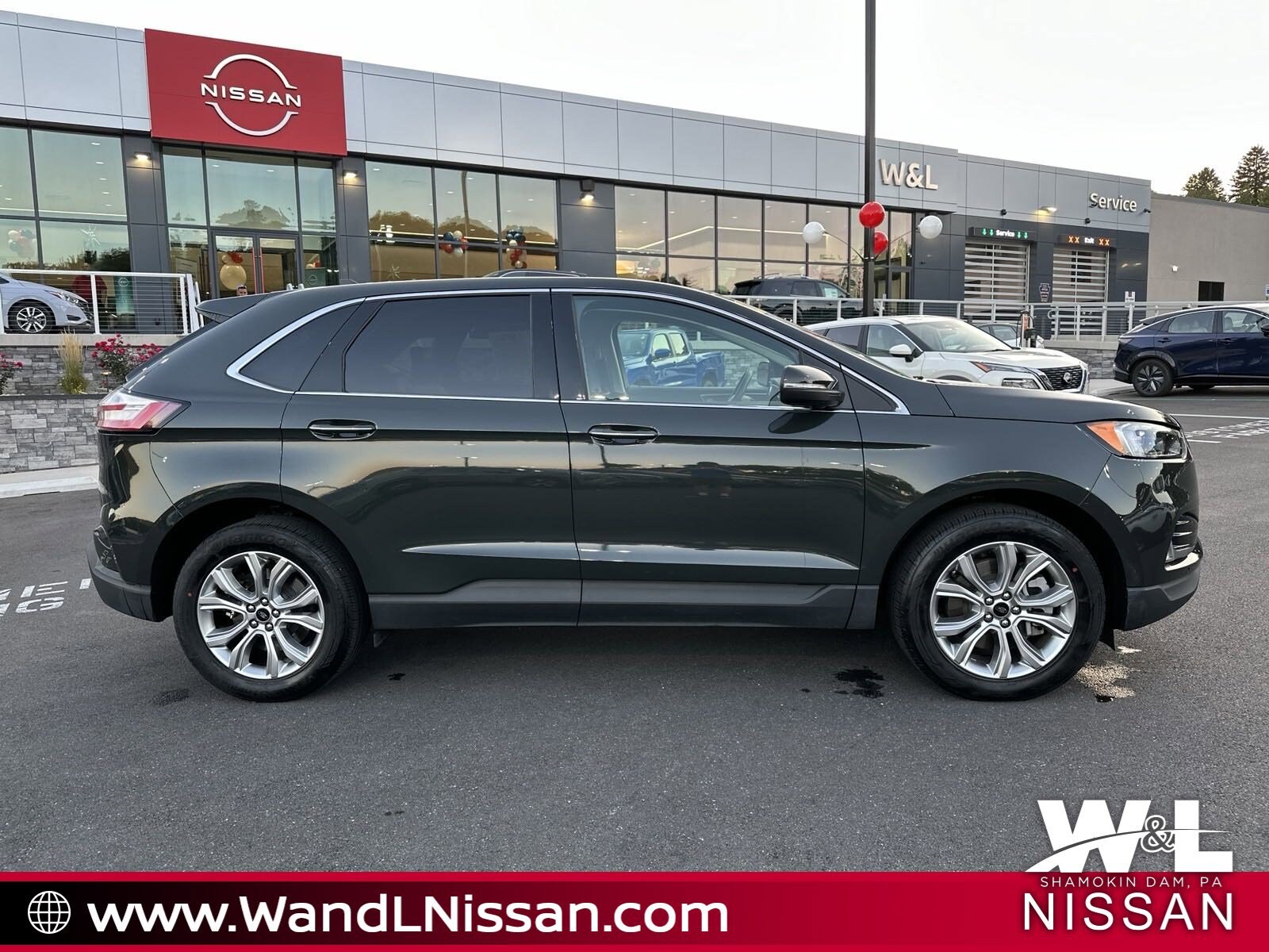 2024 Ford Edge Titanium photo 2