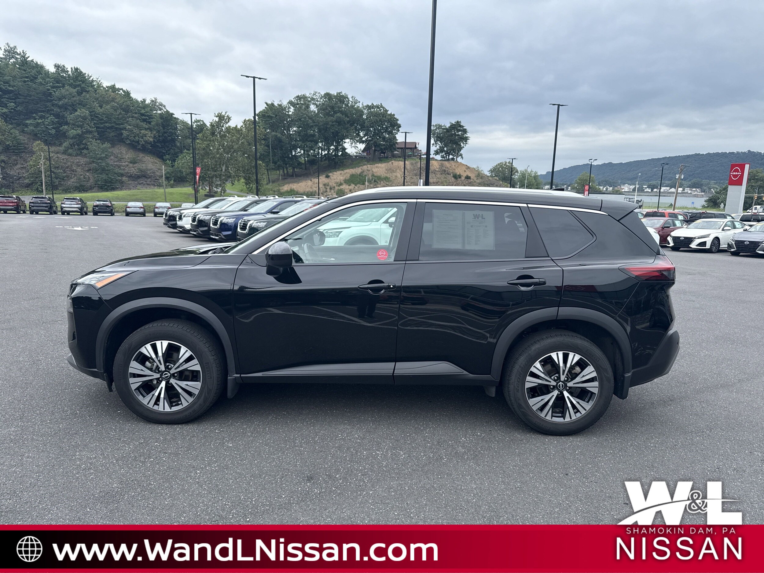 2023 Nissan Rogue SV photo 4