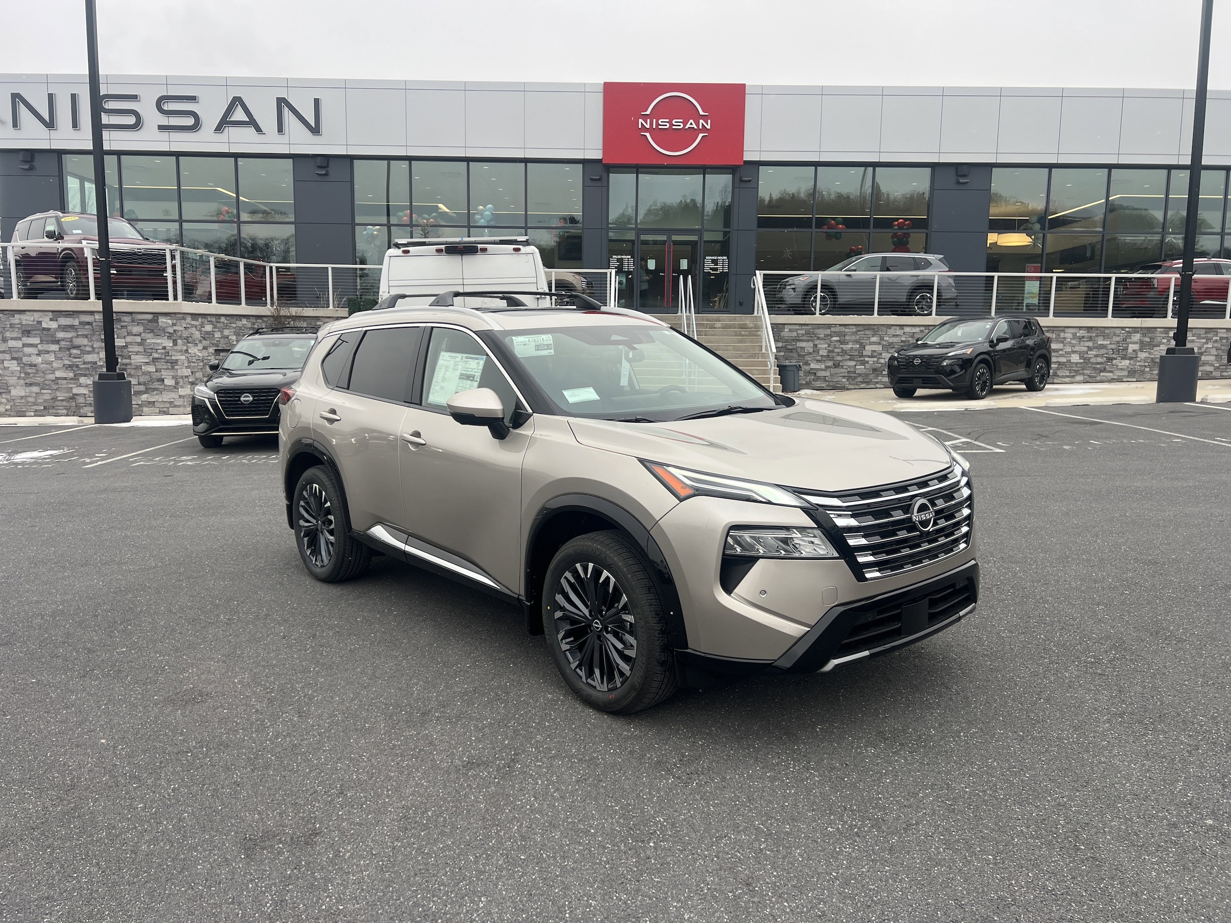 2026 Nissan Rogue Platinum's photo