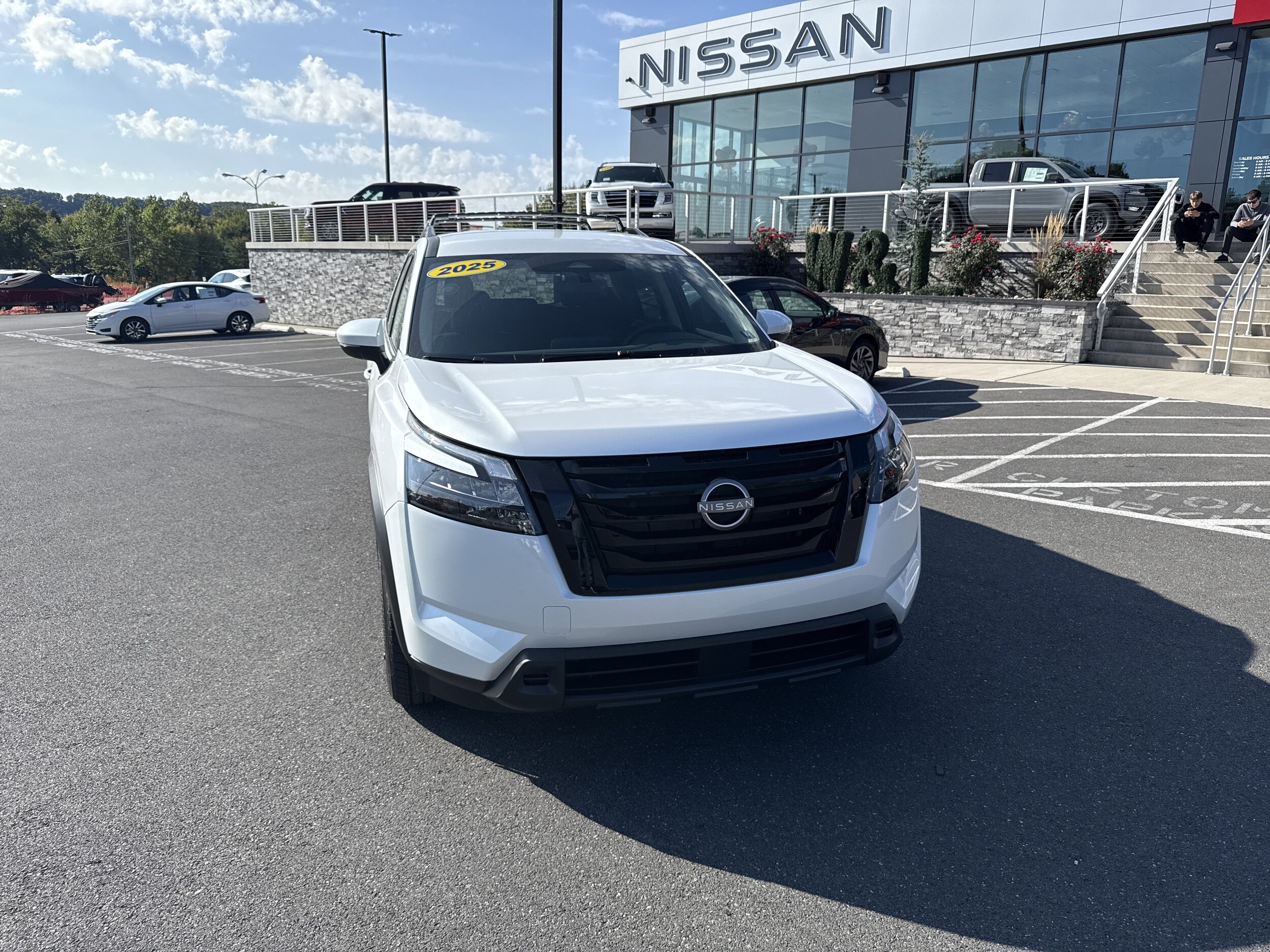 2025 Nissan Pathfinder SV photo 2
