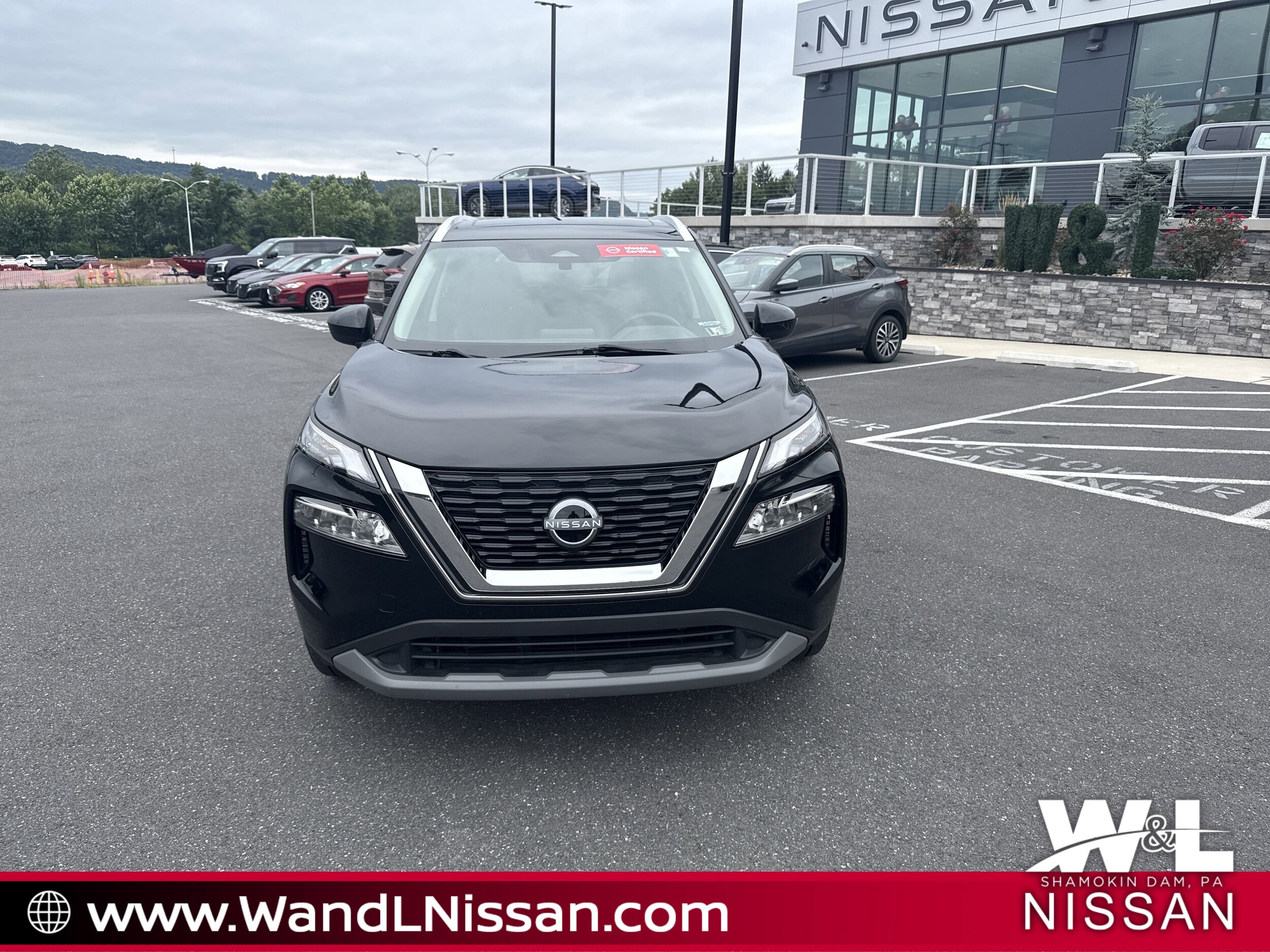 2023 Nissan Rogue SV photo 2