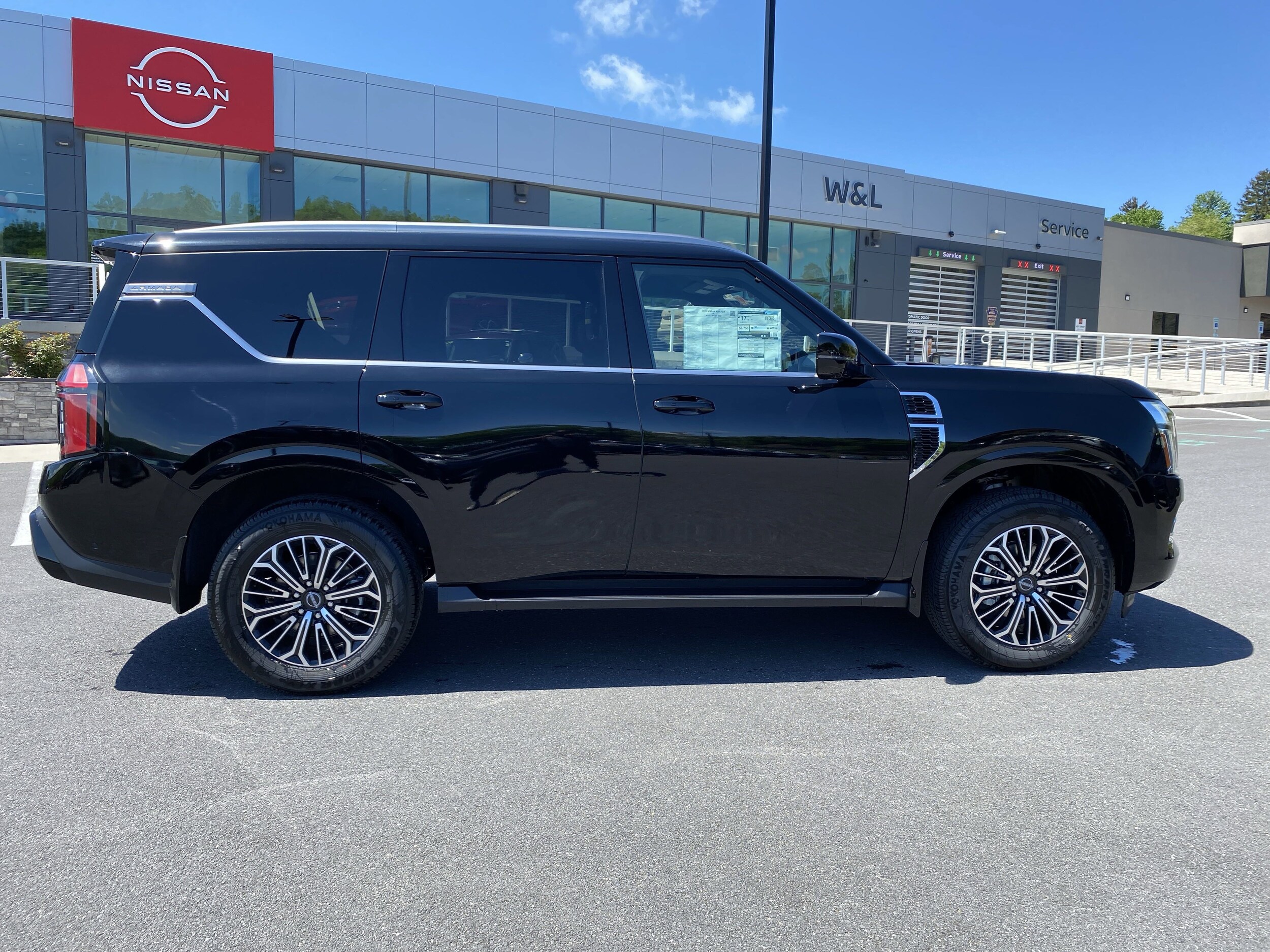 2025 Nissan Armada SL photo 3