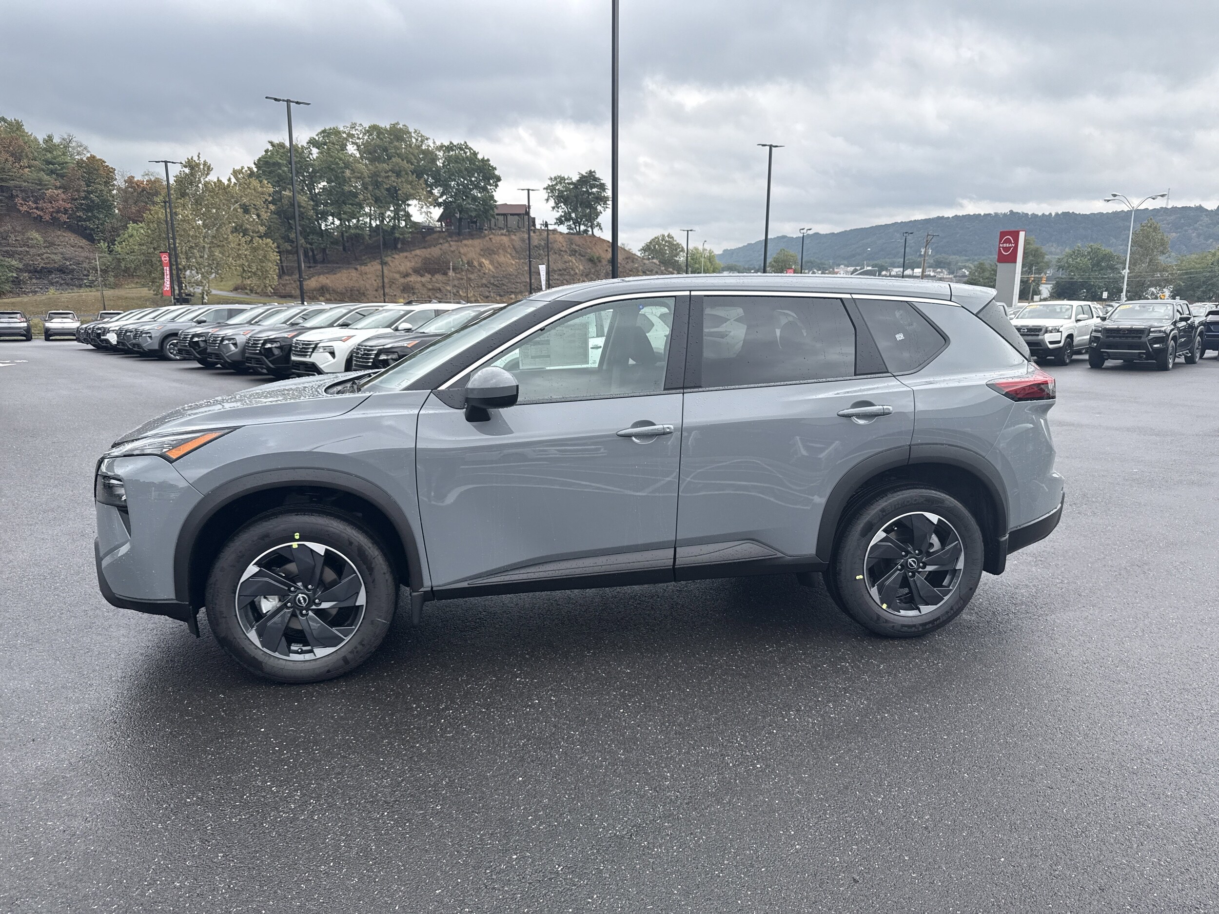 2026 Nissan Rogue SV photo 3