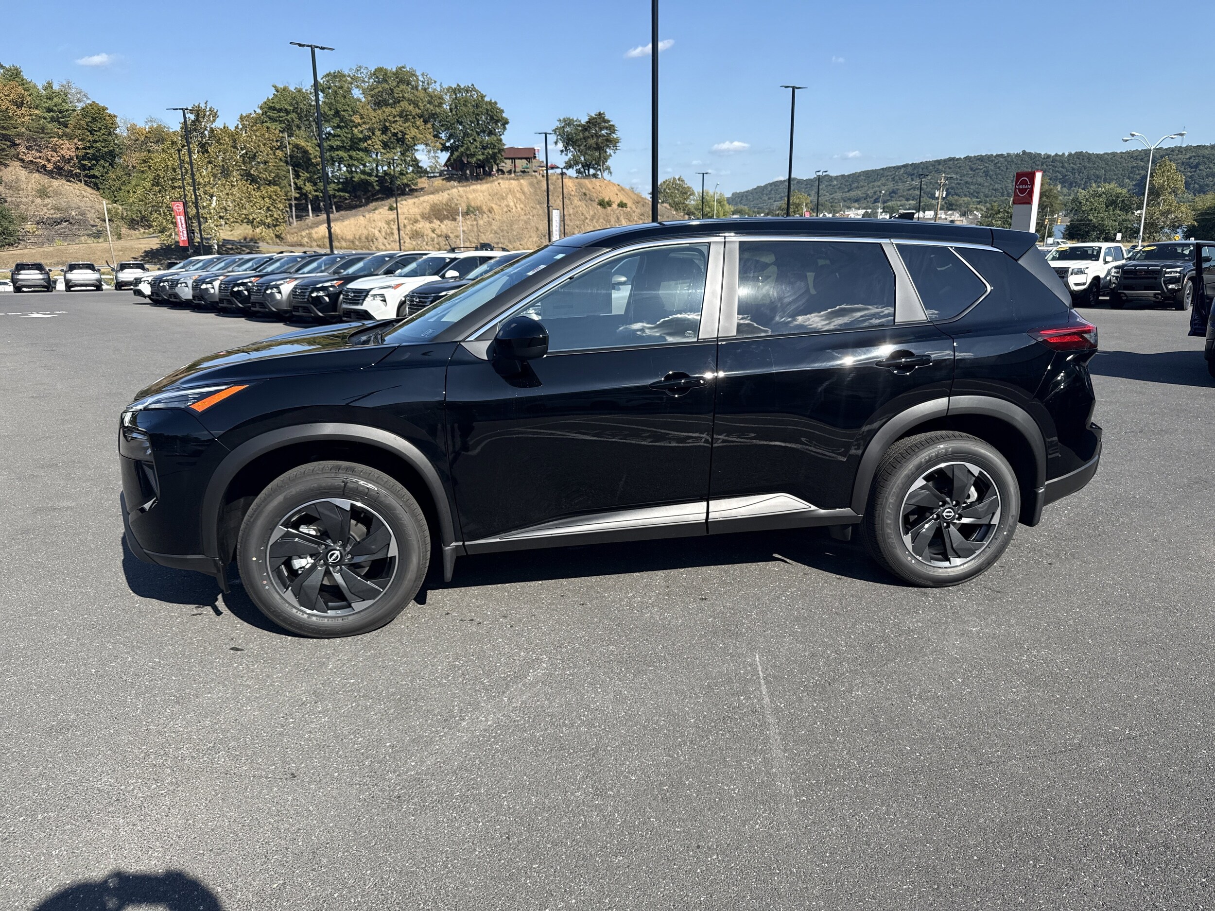 2026 Nissan Rogue SV photo 3
