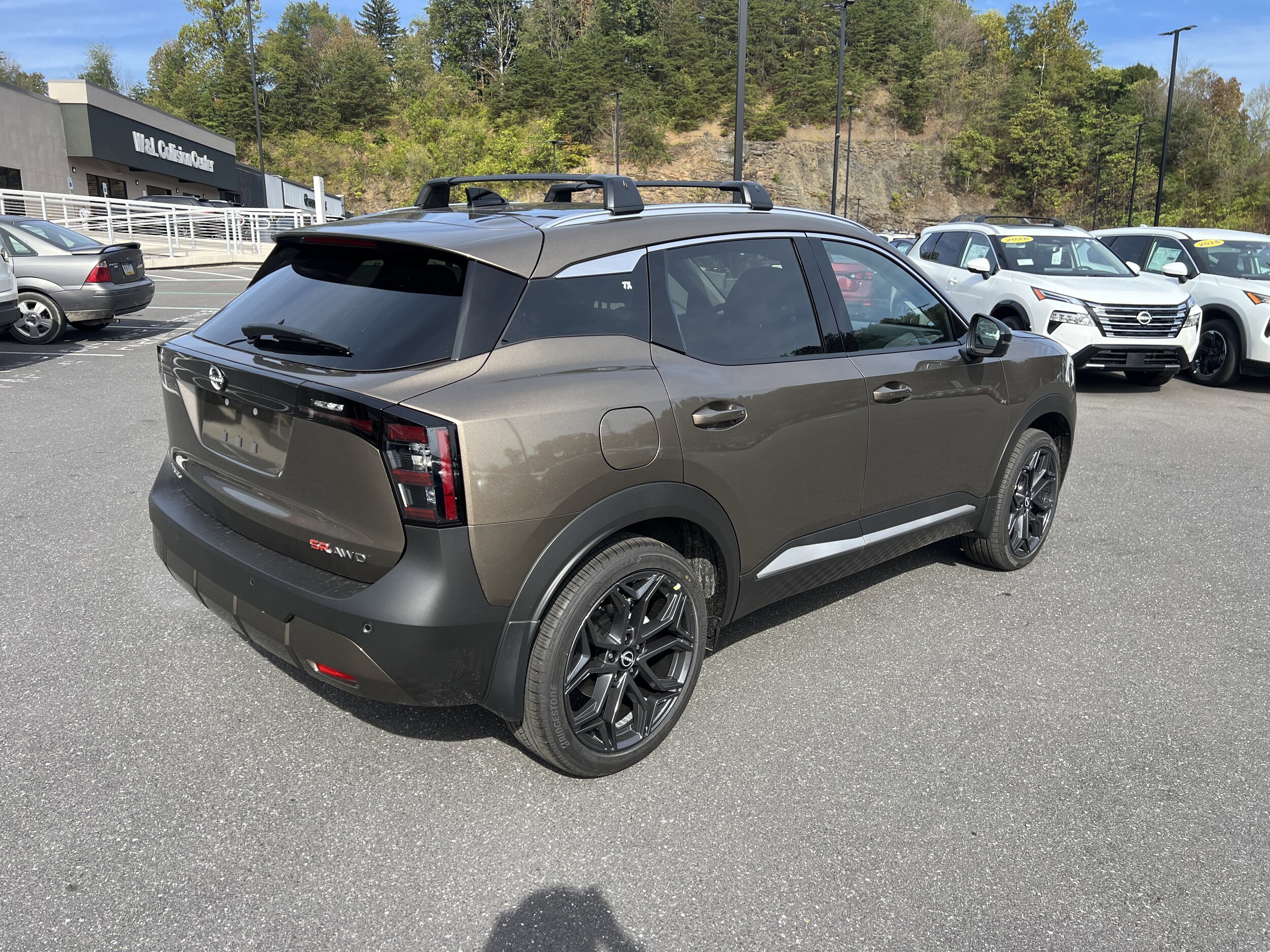2026 Nissan Kicks SR photo 3
