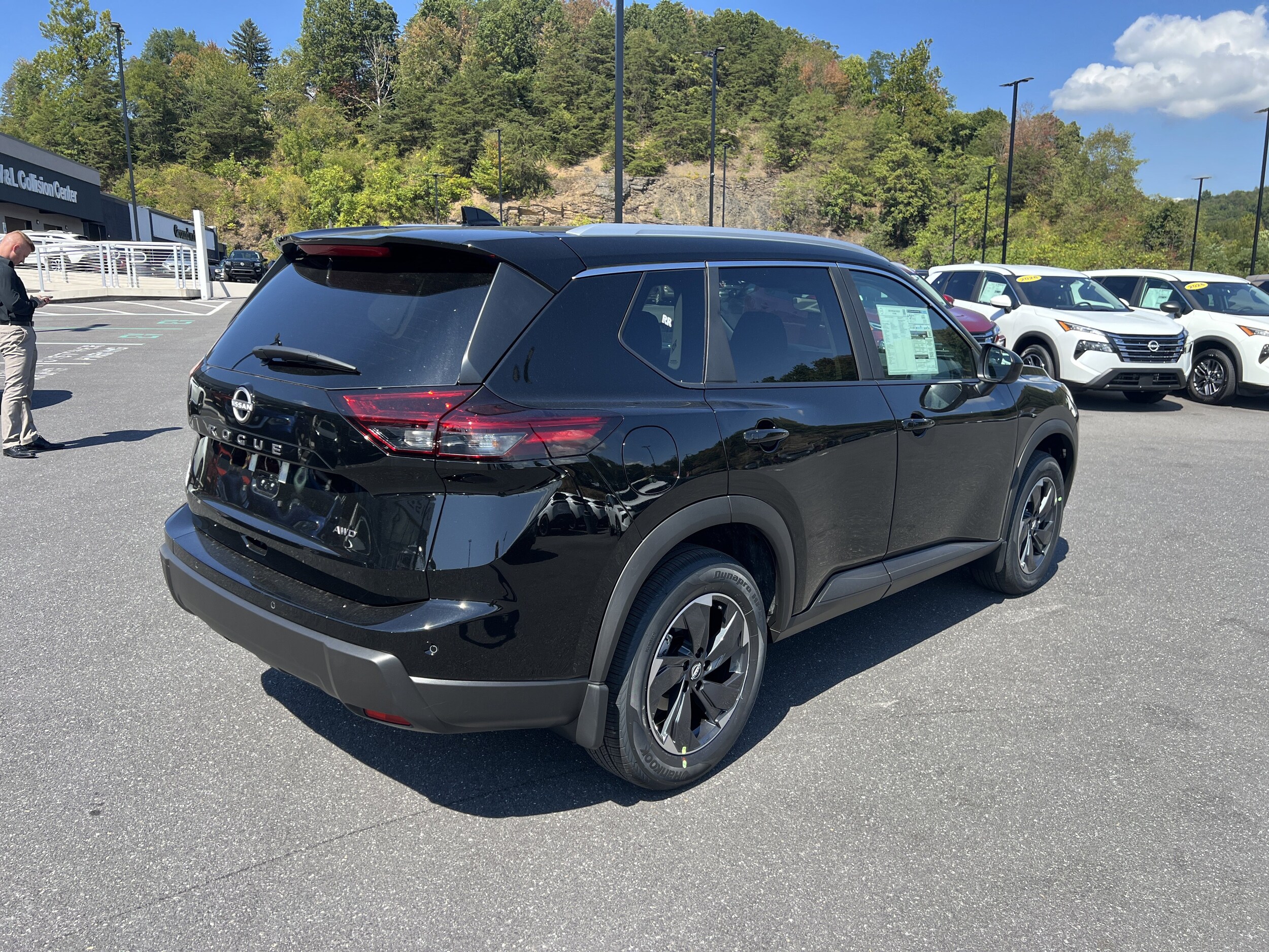 2026 Nissan Rogue SV photo 3