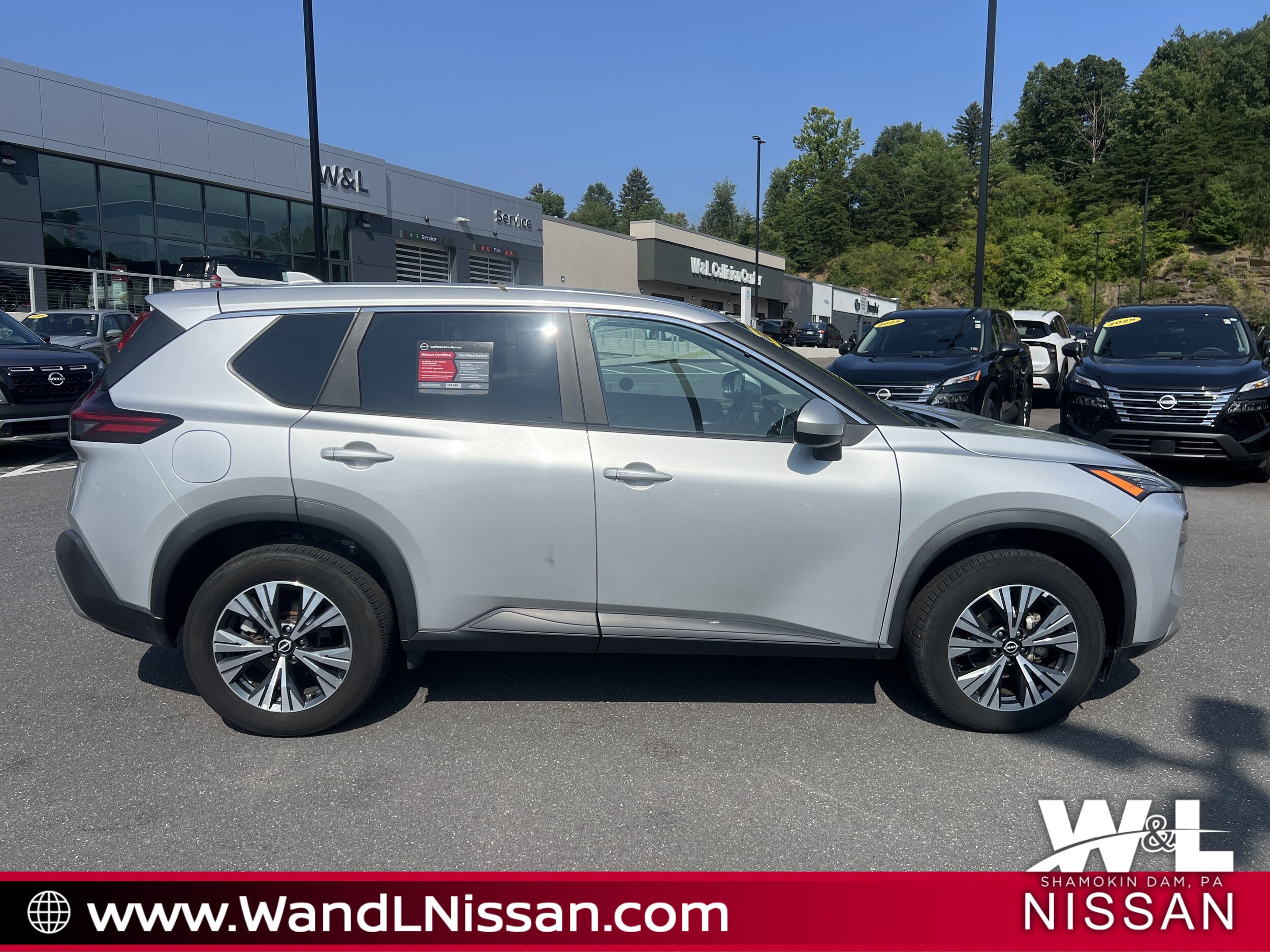 2023 Nissan Rogue SV photo 2