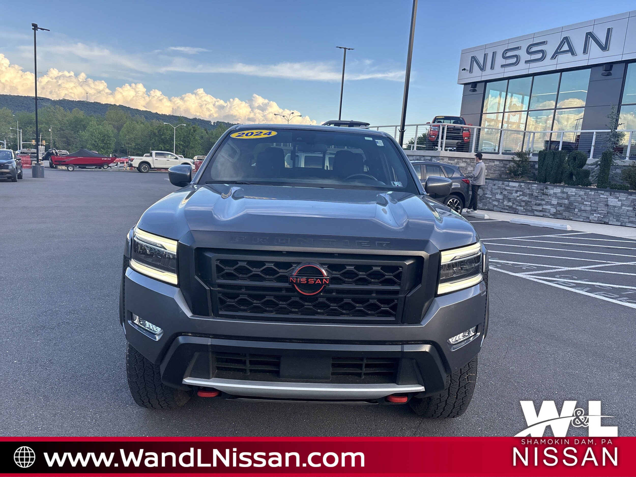 2024 Nissan Frontier PRO-4X photo 2