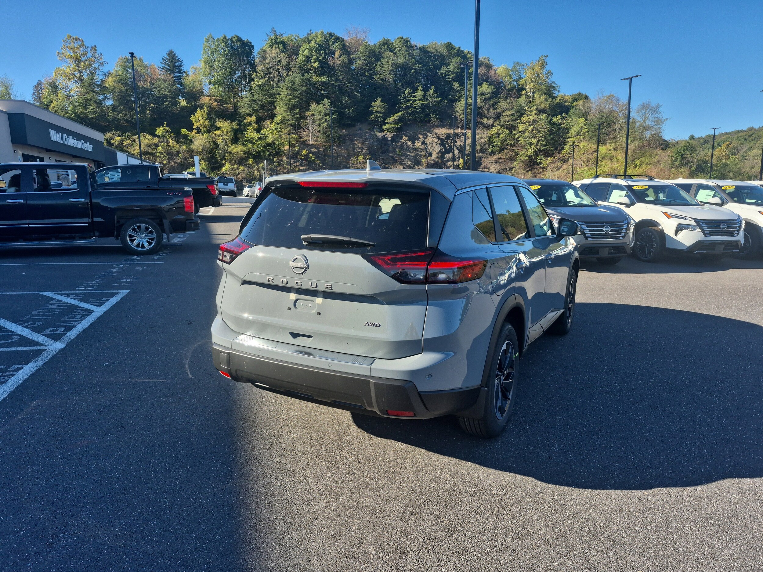 2026 Nissan Rogue SV photo 3