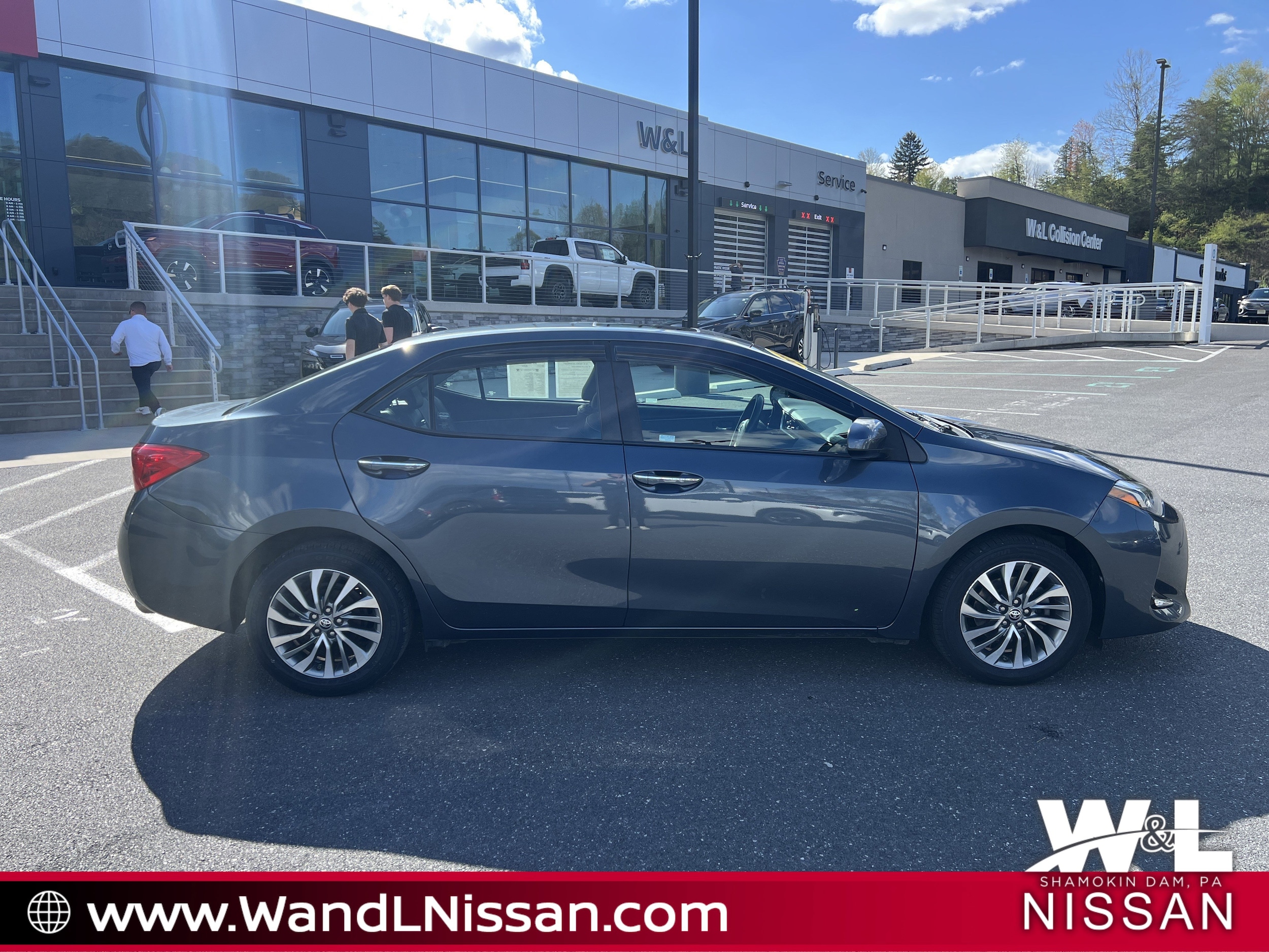 Used 2019 Toyota Corolla XLE with VIN 2T1BURHE5KC133444 for sale in Shamokin Dam, PA