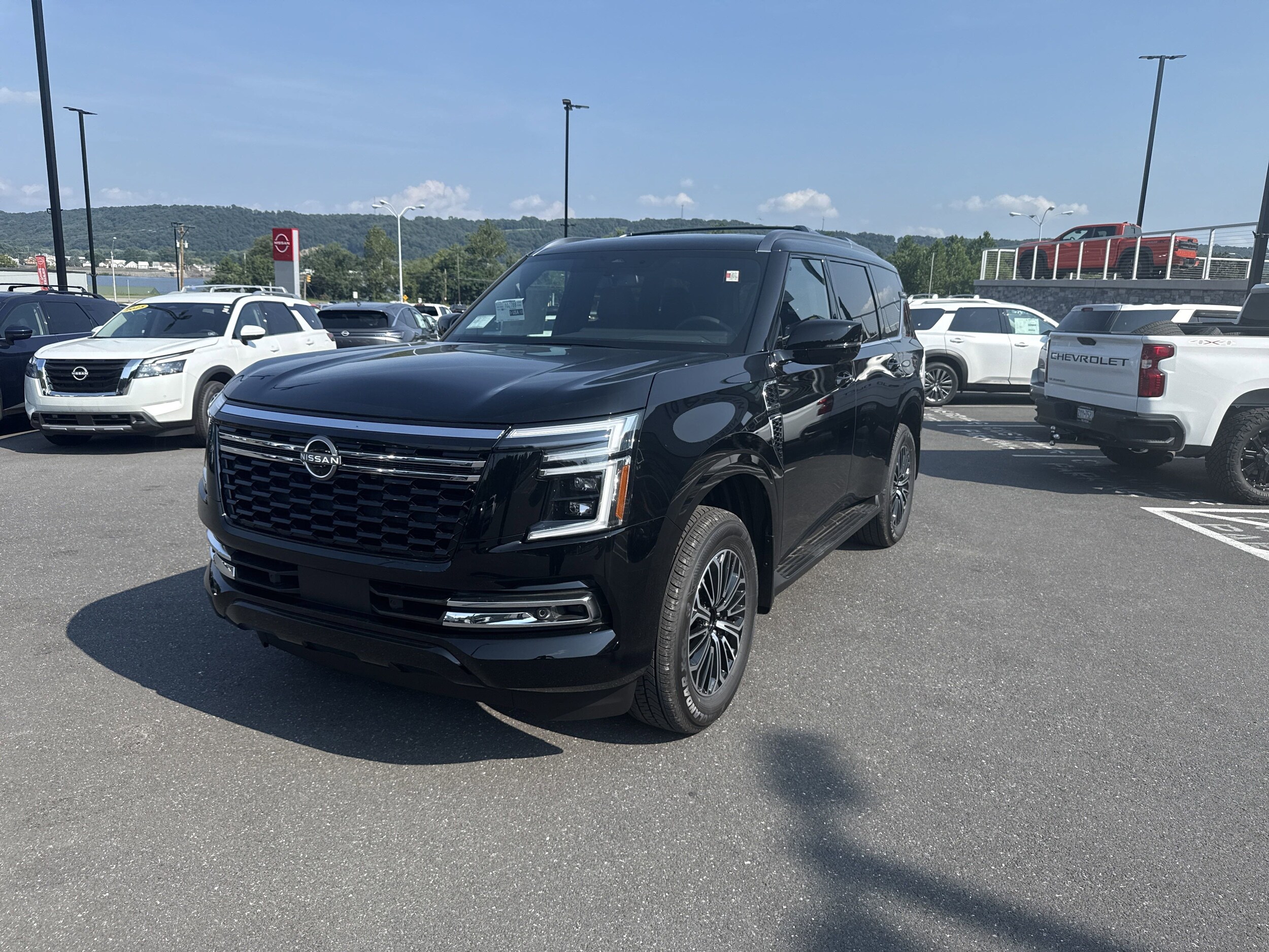 2025 Nissan Armada SL photo 3