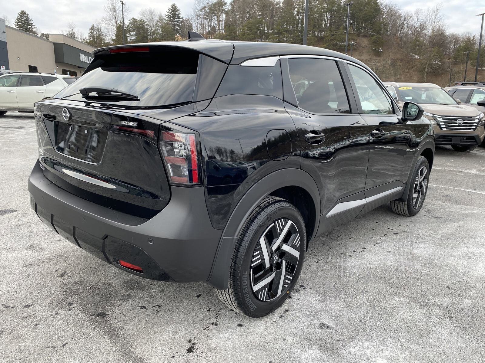 2025 Nissan Kicks SV photo 4