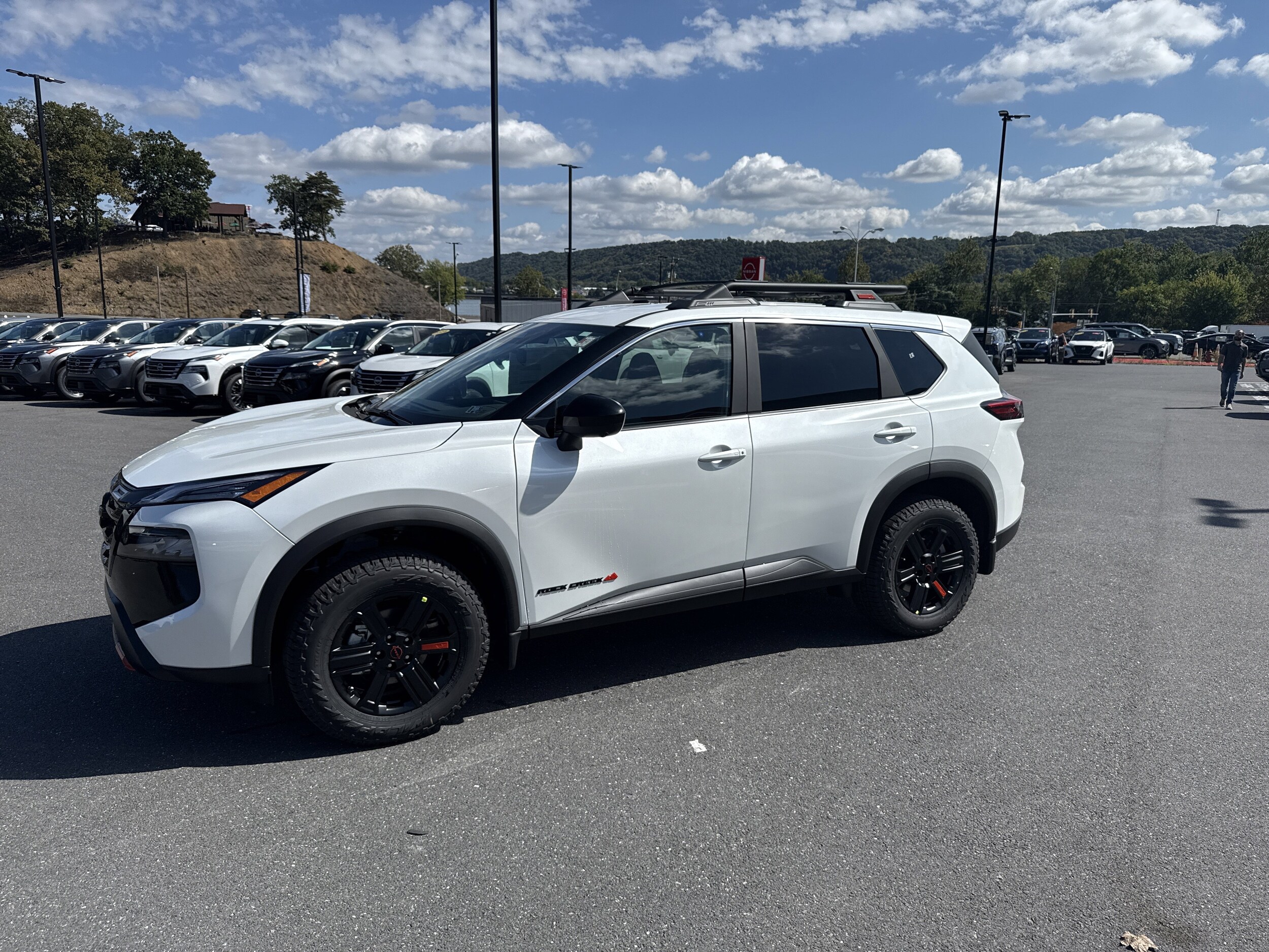 2026 Nissan Rogue SV photo 4