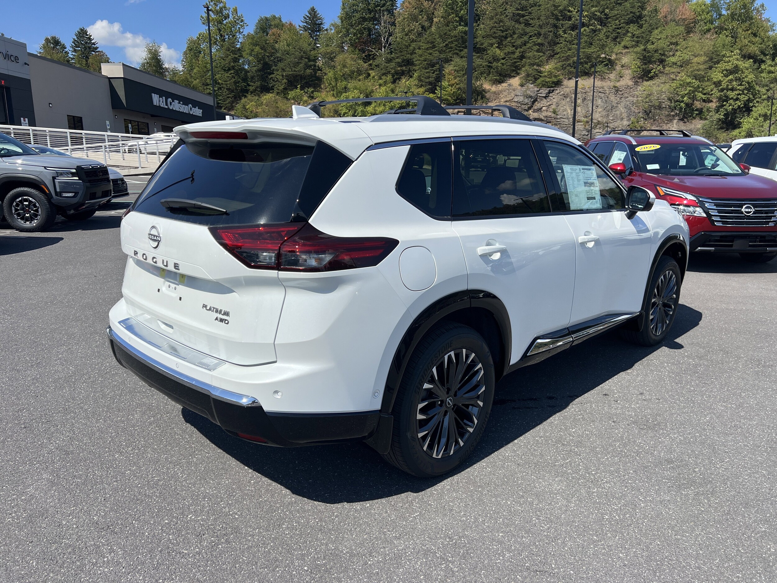 2026 Nissan Rogue Platinum photo 3