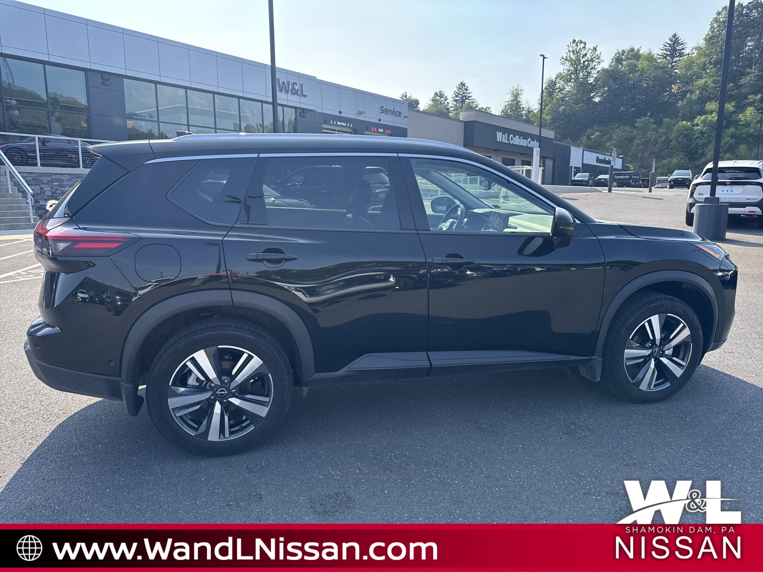 2024 Nissan Rogue SL photo 2